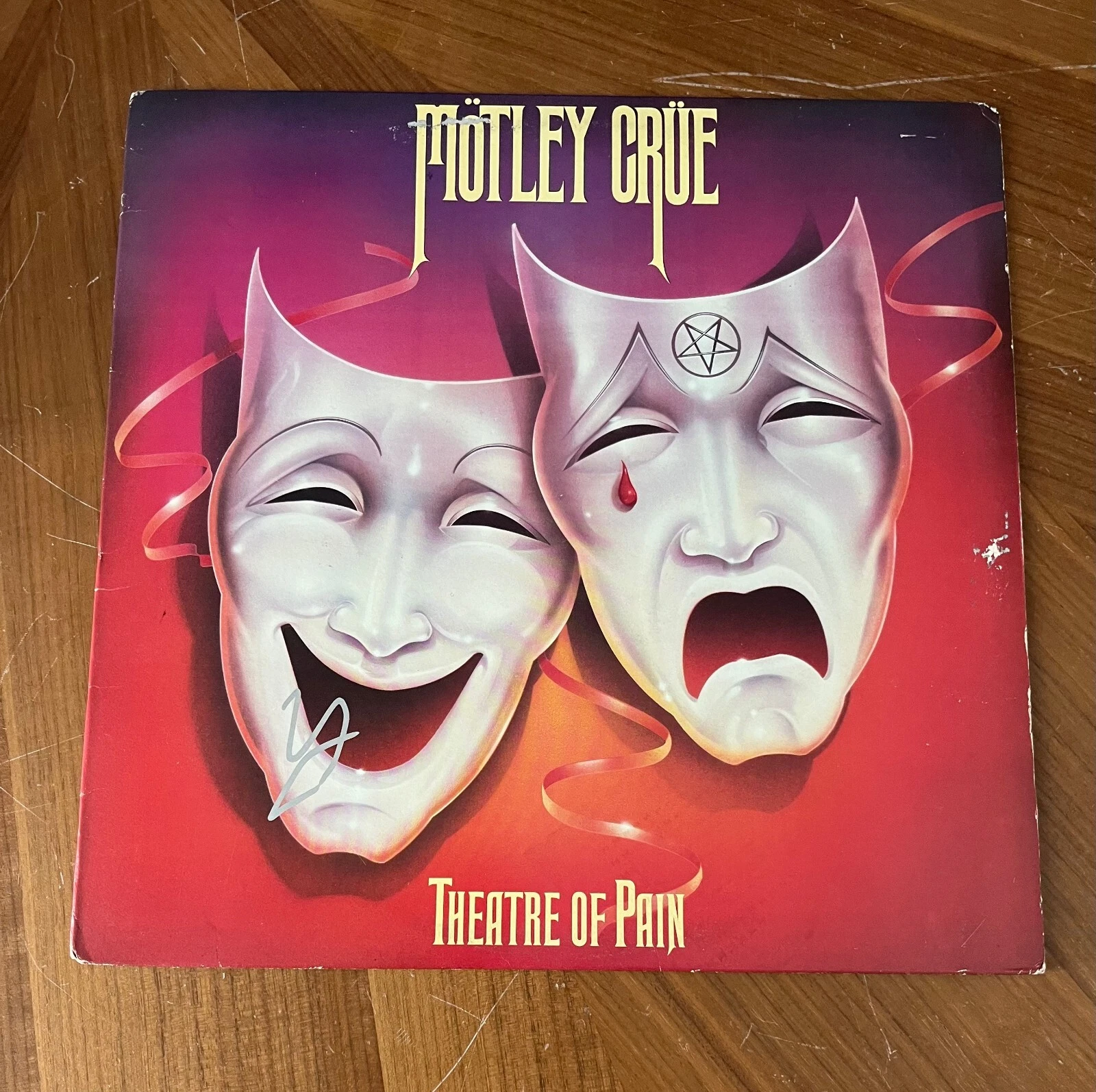 * VINCE NEIL * signed album * MOTLEY CRUE * THEATRE OF PAIN * 1