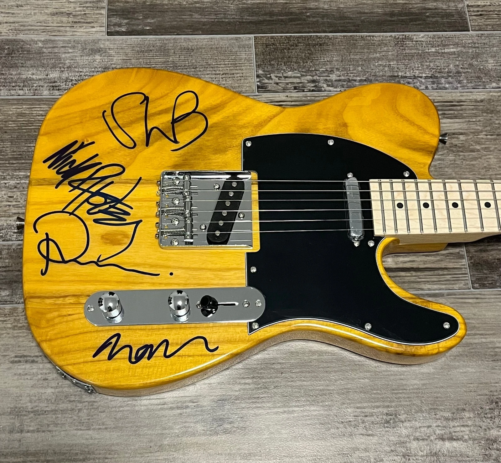 * DURAN DURAN * signed guitar * SIMON LE BON, NICK RHODES, JOHN & ROGER * 1
