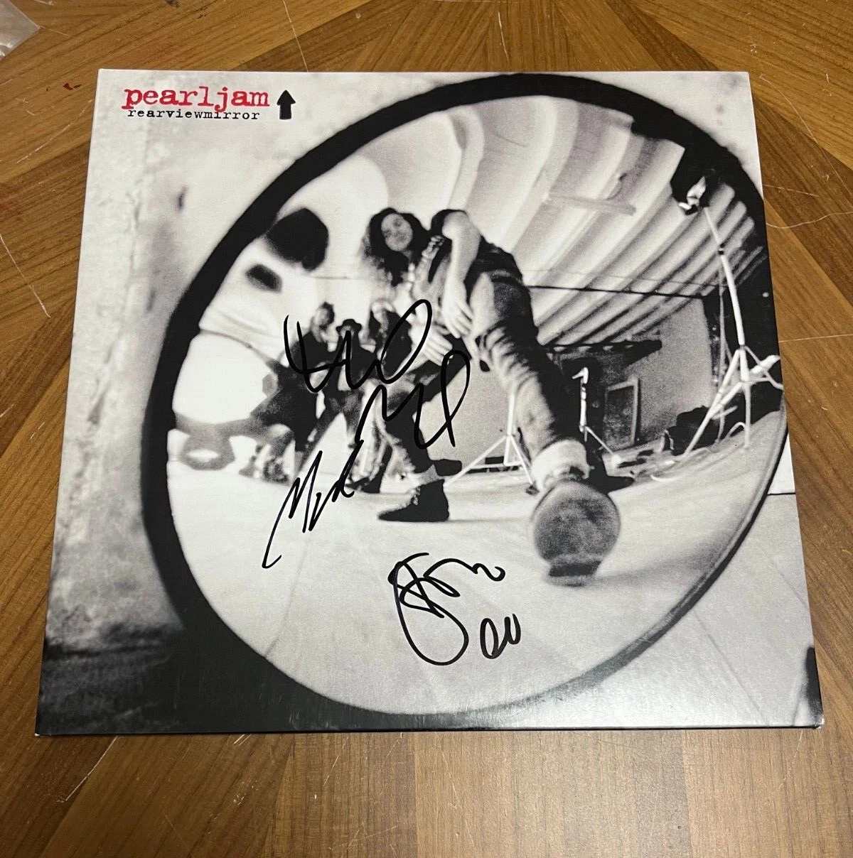 * PEARL JAM * signed album * REARVIEWMIRROR * MIKE MCCREADY, STONE & MATT * 1