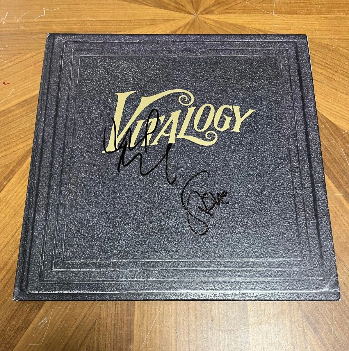 * PEARL JAM * signed album * VITALOGY * MIKE MCCREADY & STONE GOSSARD * 1