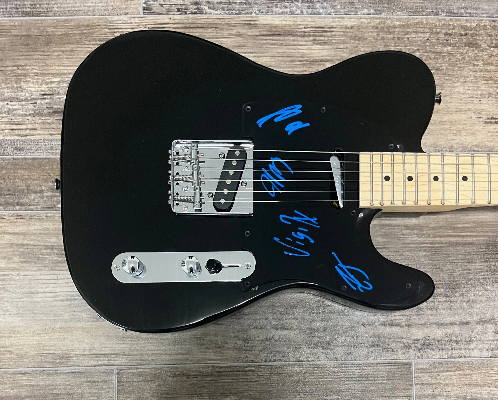* THE GHOST INSIDE * signed electric guitar * VIGIL, JOHNSON, RILEY & TKACZYK 1