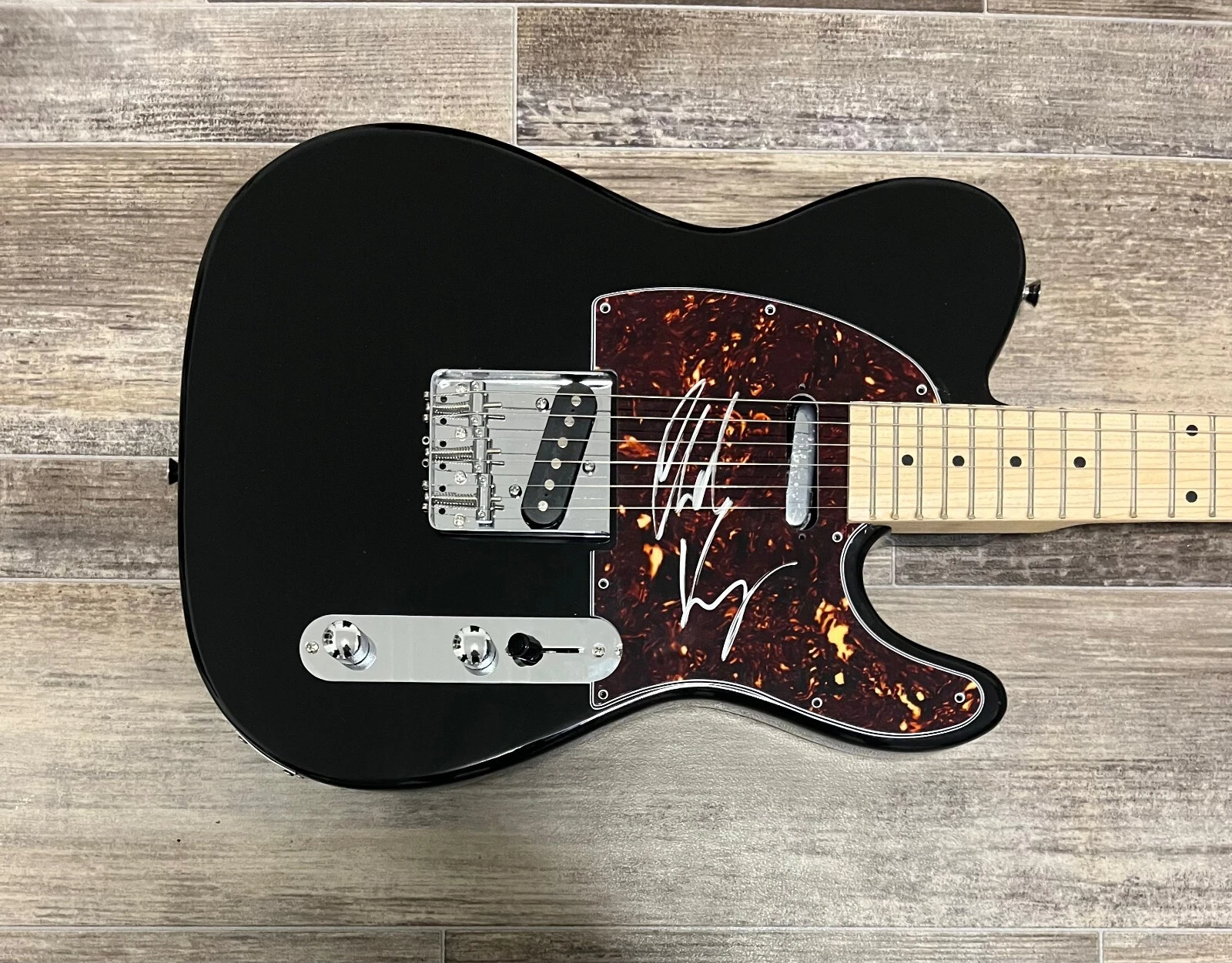 * CHAD KROEGER * SIGNED ELECTRIC GUITAR * NICKELBACK * 2 COLLECTIBLE MEMORABILIA