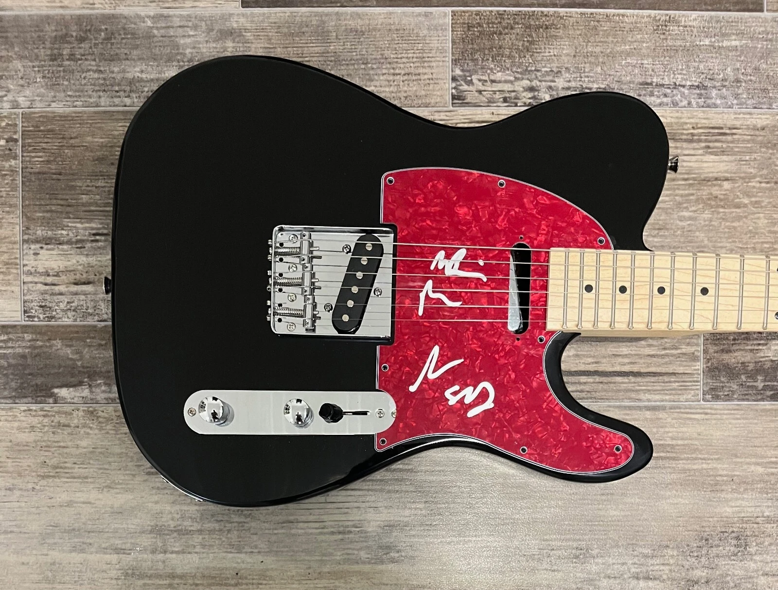 * THE NATIONAL * signed guitar * MATT BERNINGER, DESSNER & DEVENDORF * 3