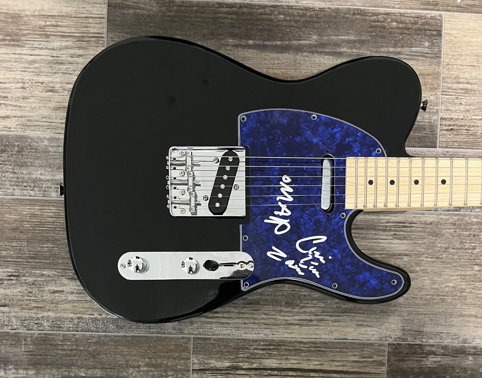 * THE MARS VOLTA * signed guitar * OMAR RODRIGUEZ & CEDRIC BIXLER ZAVALA * 2