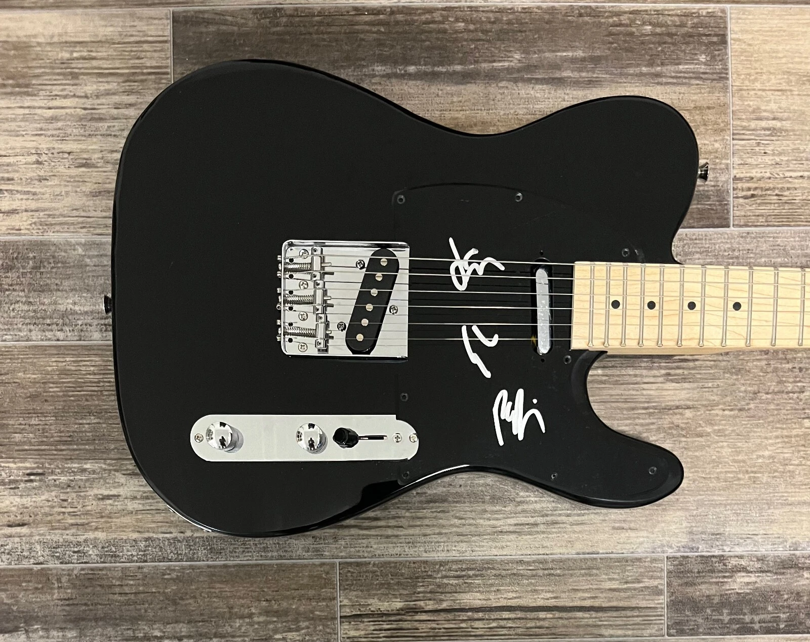 * CIGARETTES AFTER SEX * signed electric guitar * GREG GONZALEZ, JACOB & RANDY 2