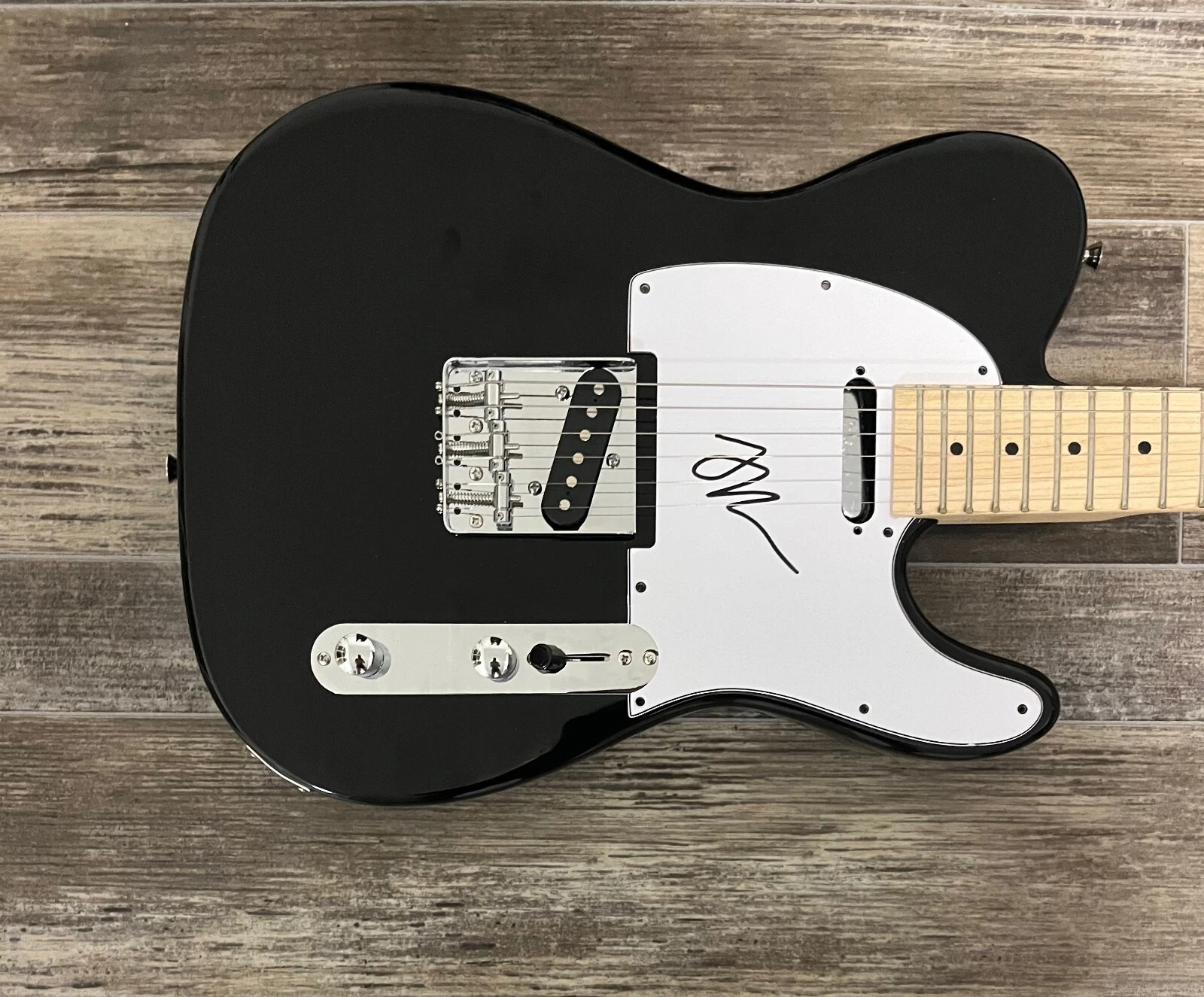 * JORDAN PUNDIK * signed electric guitar * NEW FOUND GLORY * 1