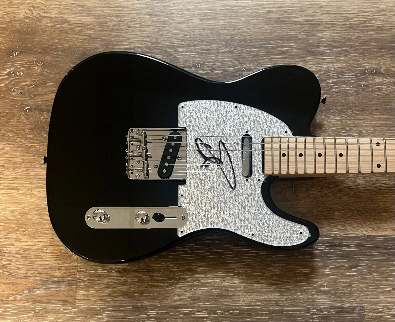 * ROBIN ZANDER * signed electric guitar * CHEAP TRICK * 1