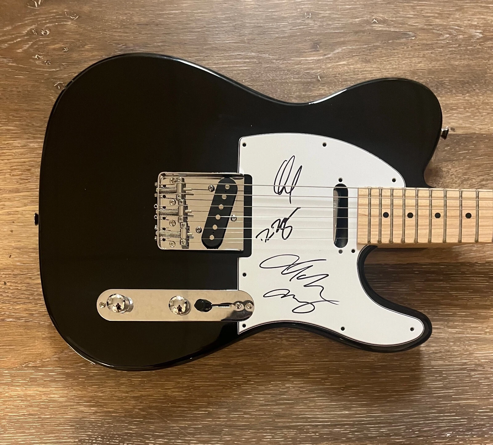 * DISTURBED * signed electric guitar * DAVID DRAIMAN, DAN, MIKE & JOHN * 1