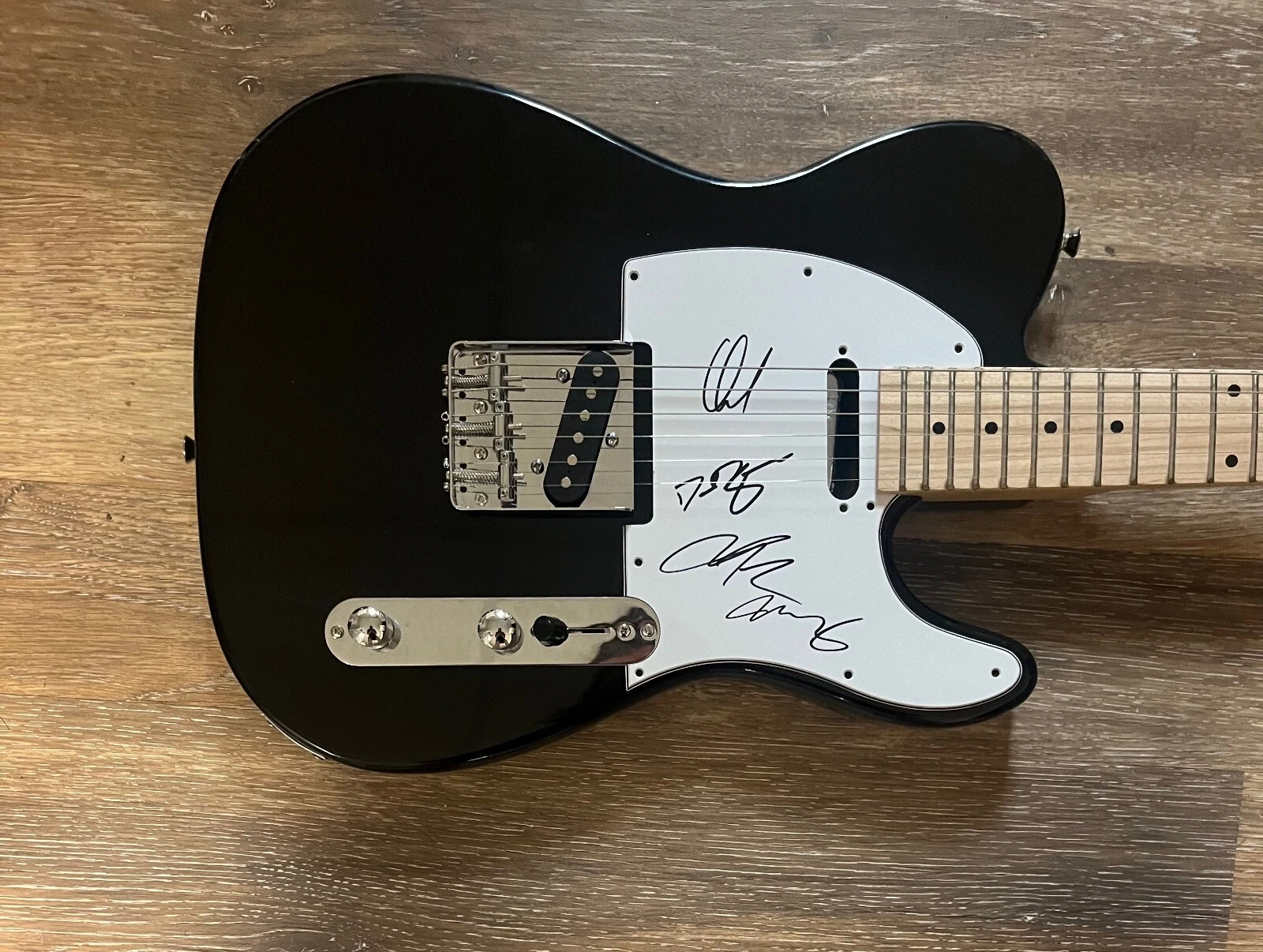 * DISTURBED * signed electric guitar * DAVID DRAIMAN, DAN, MIKE & JOHN * 2