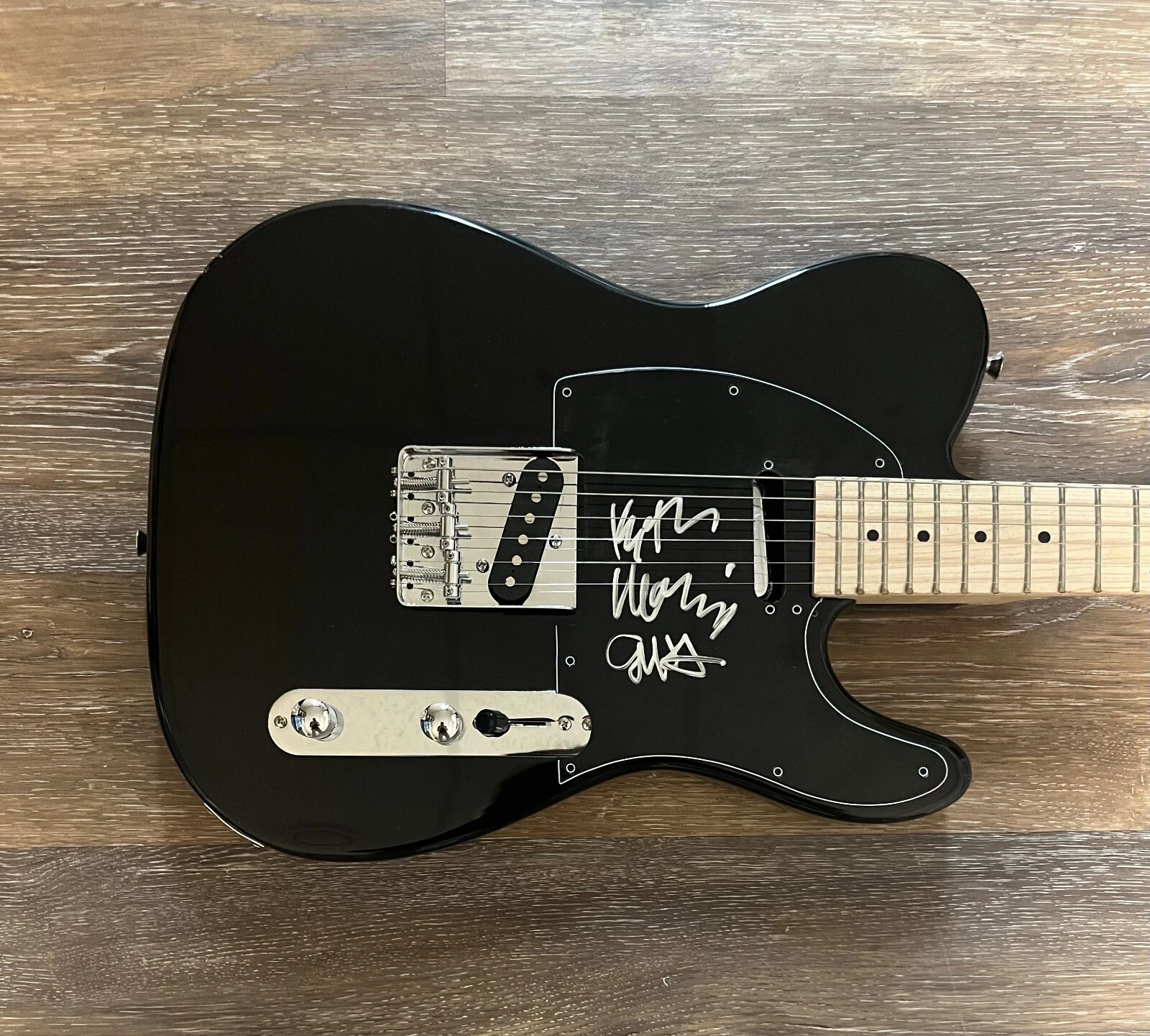 * THE CIRCLE JERKS * signed electric guitar * KEITH MORRIS & GREG HETSON * 1