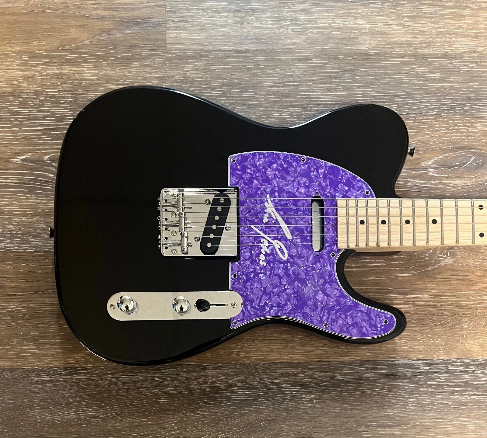 * KIM PETRAS * signed electric guitar * UNHOLY * 1