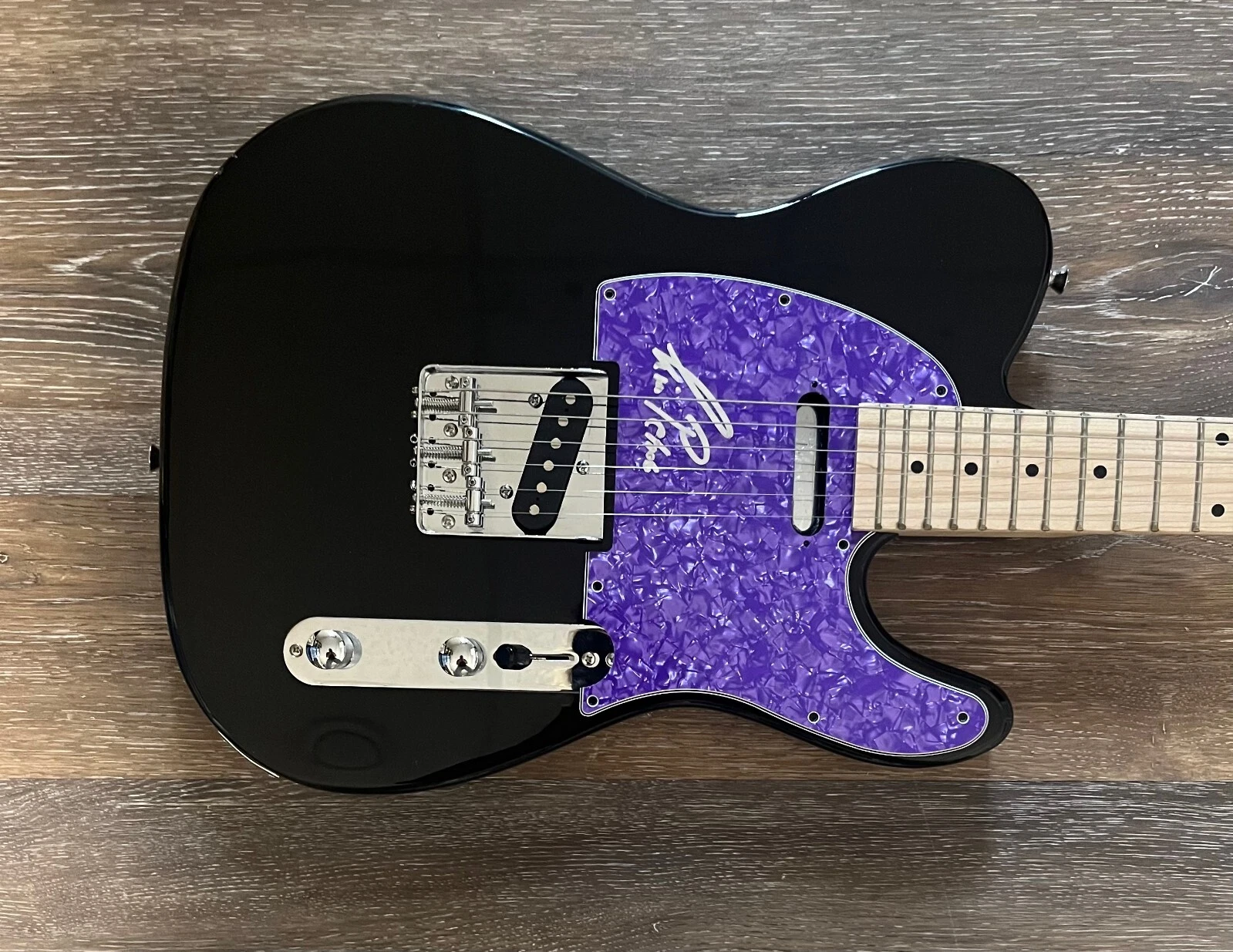 * KIM PETRAS * signed electric guitar * UNHOLY * 2