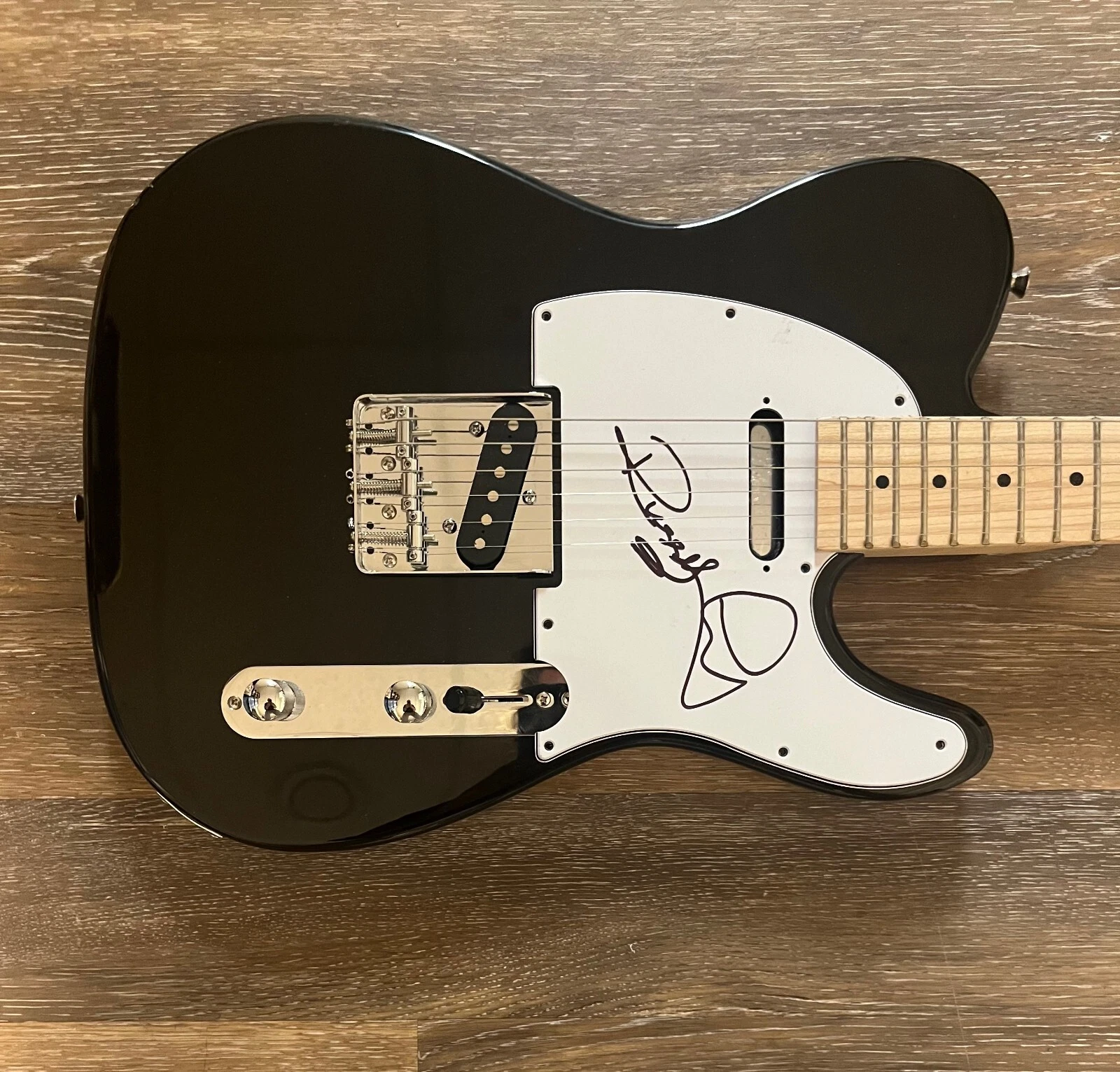 * AIR SUPPLY * signed electric guitar * GRAHAM RUSSELL & RUSSELL HITCHCOCK * 1