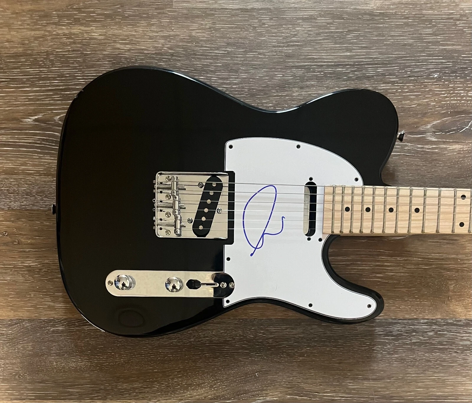 * CHRIS DIFFORD * signed electric guitar * SQUEEZE UK BAND * 2