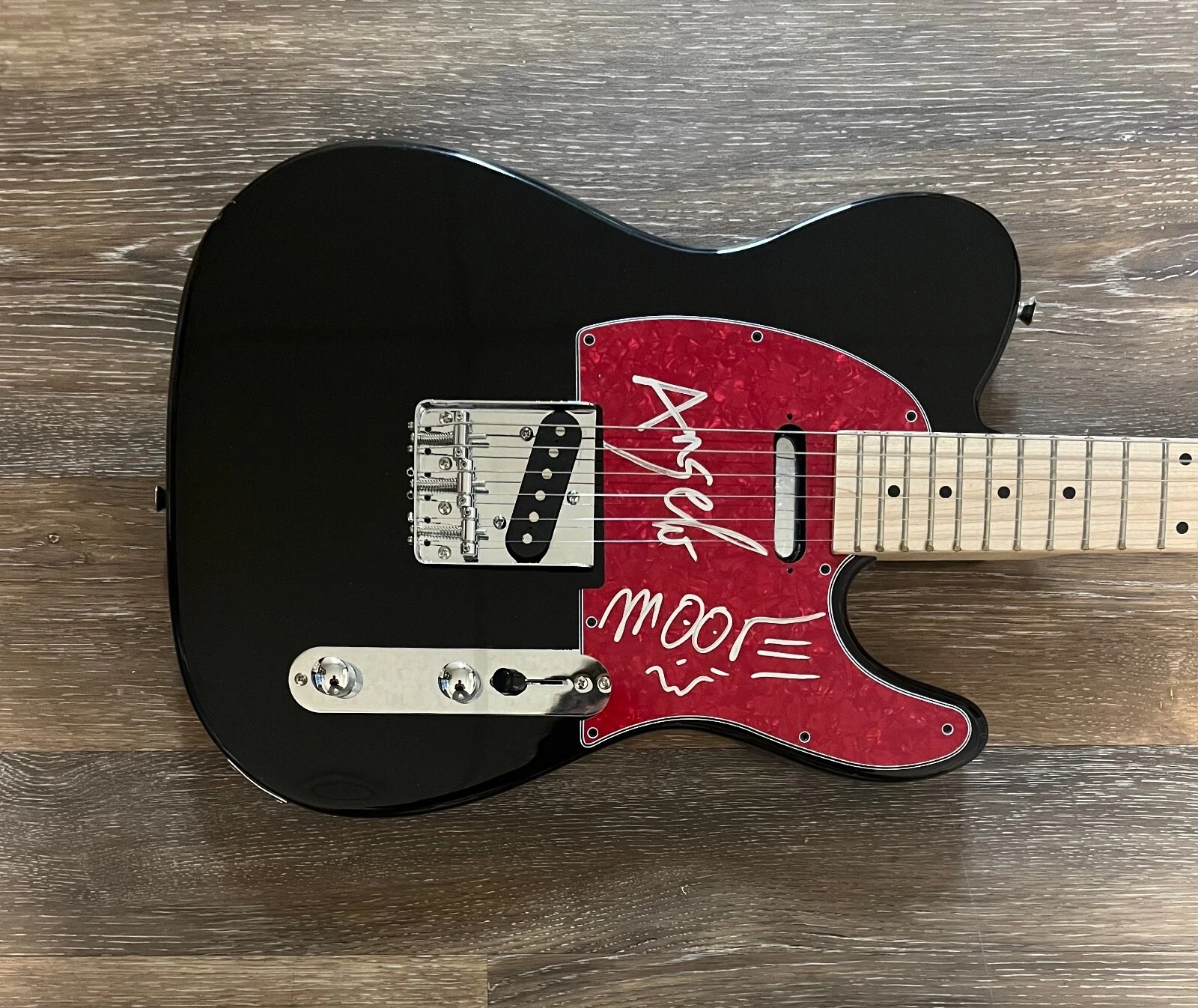 * ANGELO MOORE * SIGNED ELECTRIC GUITAR * FISHBONE * 1 COLLECTIBLE MEMORABILIA