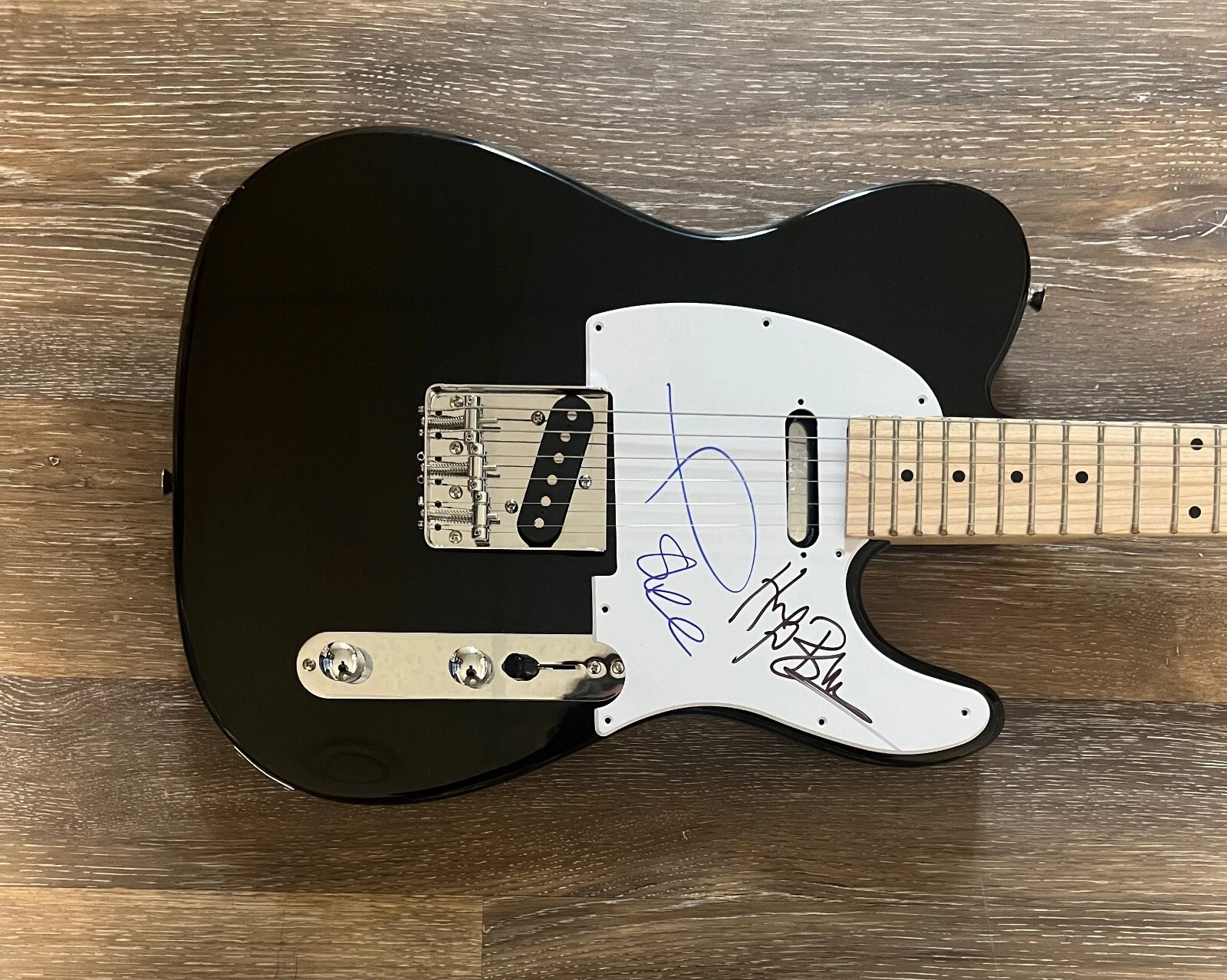 * GANG OF FOUR * signed electric guitar * JON KING, HUGO BURNHAM & SARA LEE * 1