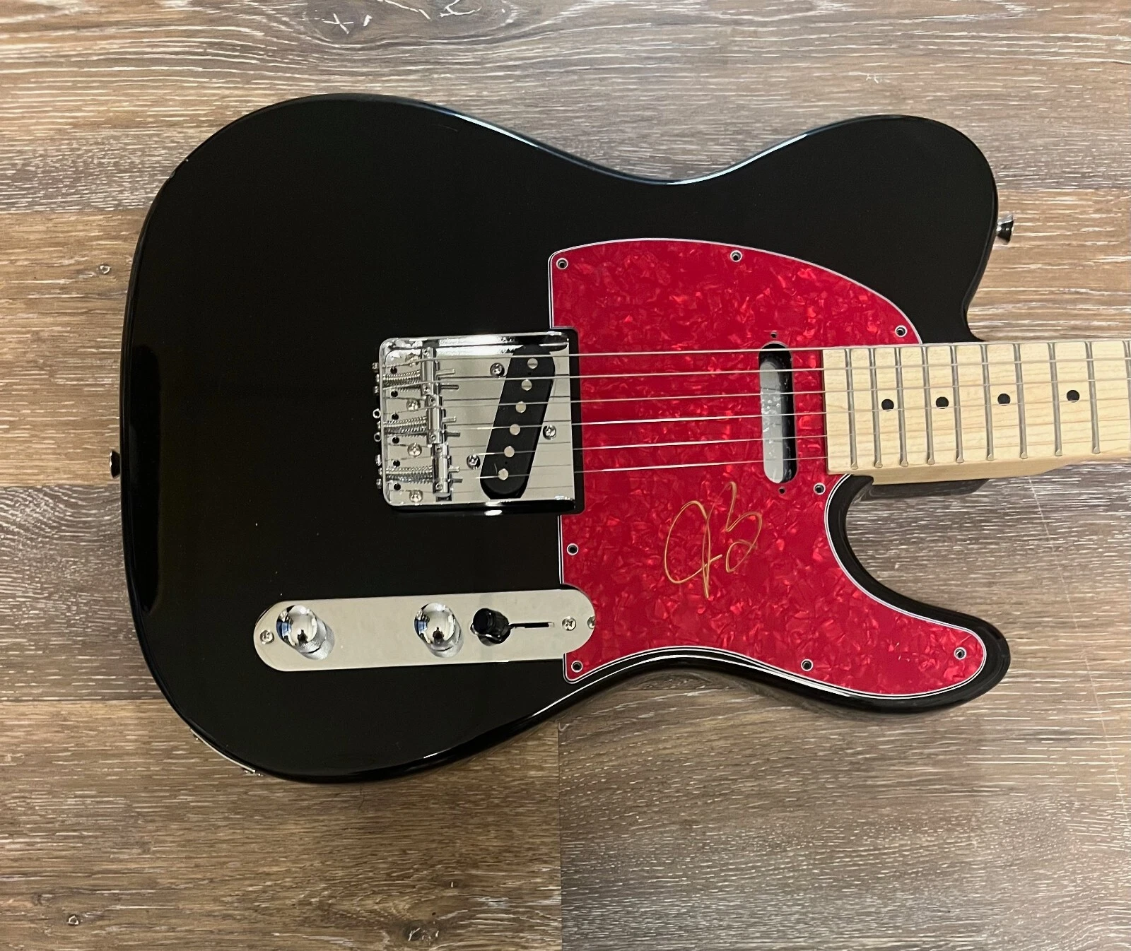 * JOE BONAMASSA * signed electric guitar * BLACK COUNTRY COMMUNION * 2