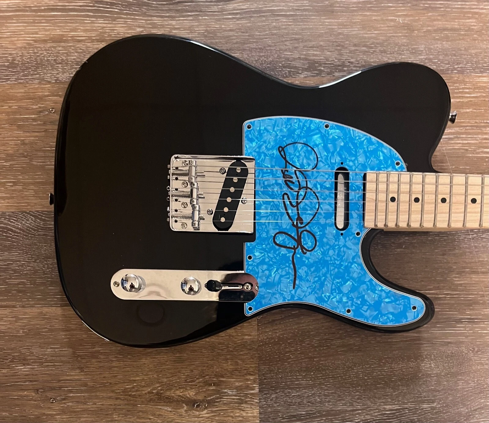 * RICK DERRINGER * signed electric guitar * THE MCCOY