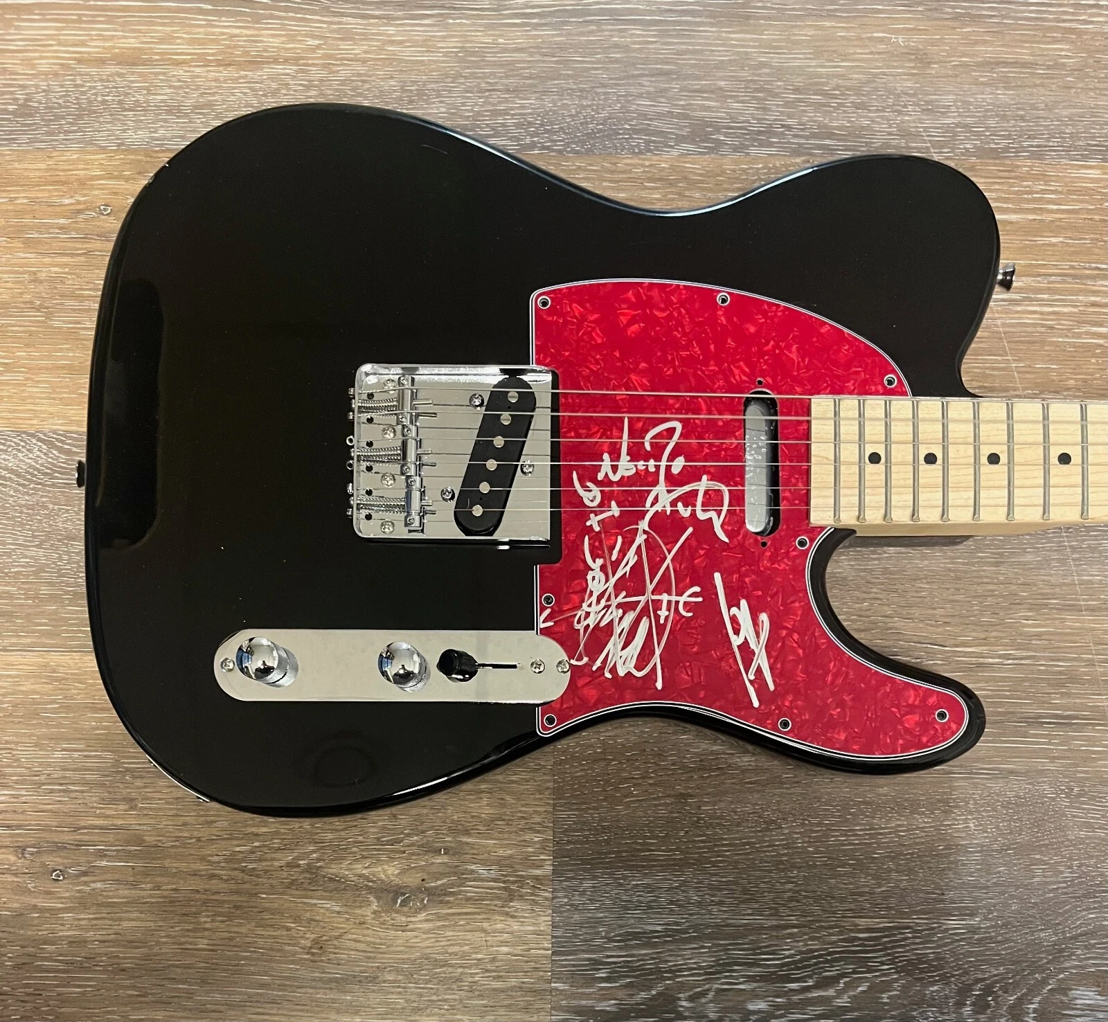 * MAYHEM * signed electric guitar * NECROBUTCHER, HELLHAMMER & ATTILA CSIHAR * 2