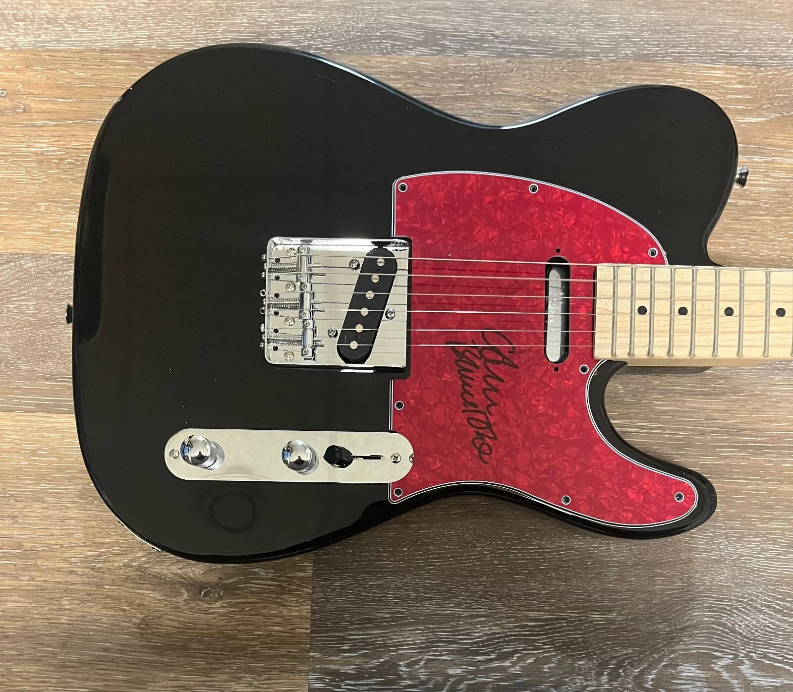 * COLIN BLUNSTONE * signed electric guitar * THE ZOMBIES * 1