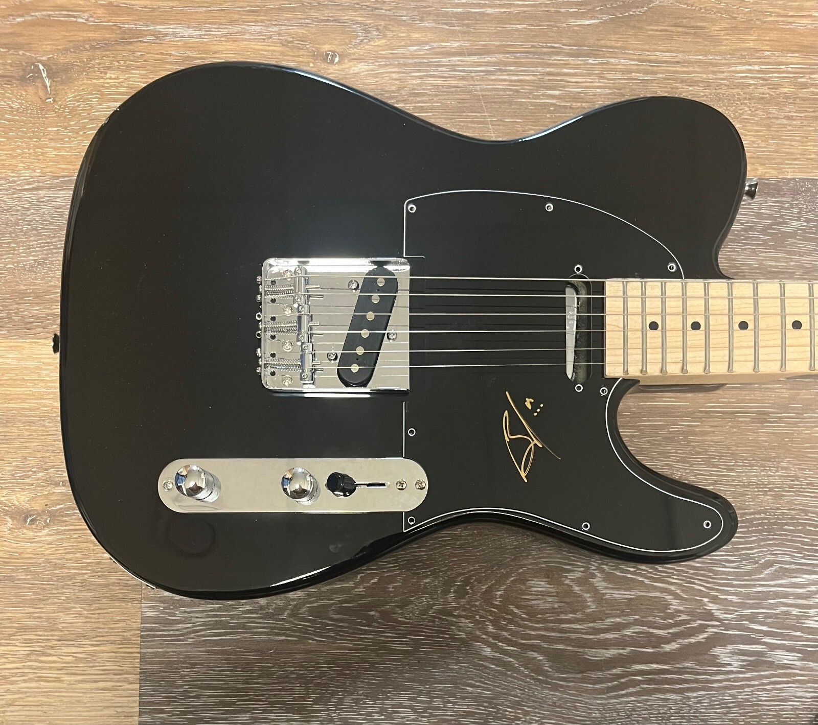 * BRENT SMITH * SIGNED ELECTRIC GUITAR * SHINEDOWN * 4 COLLECTIBLE MEMORABILIA