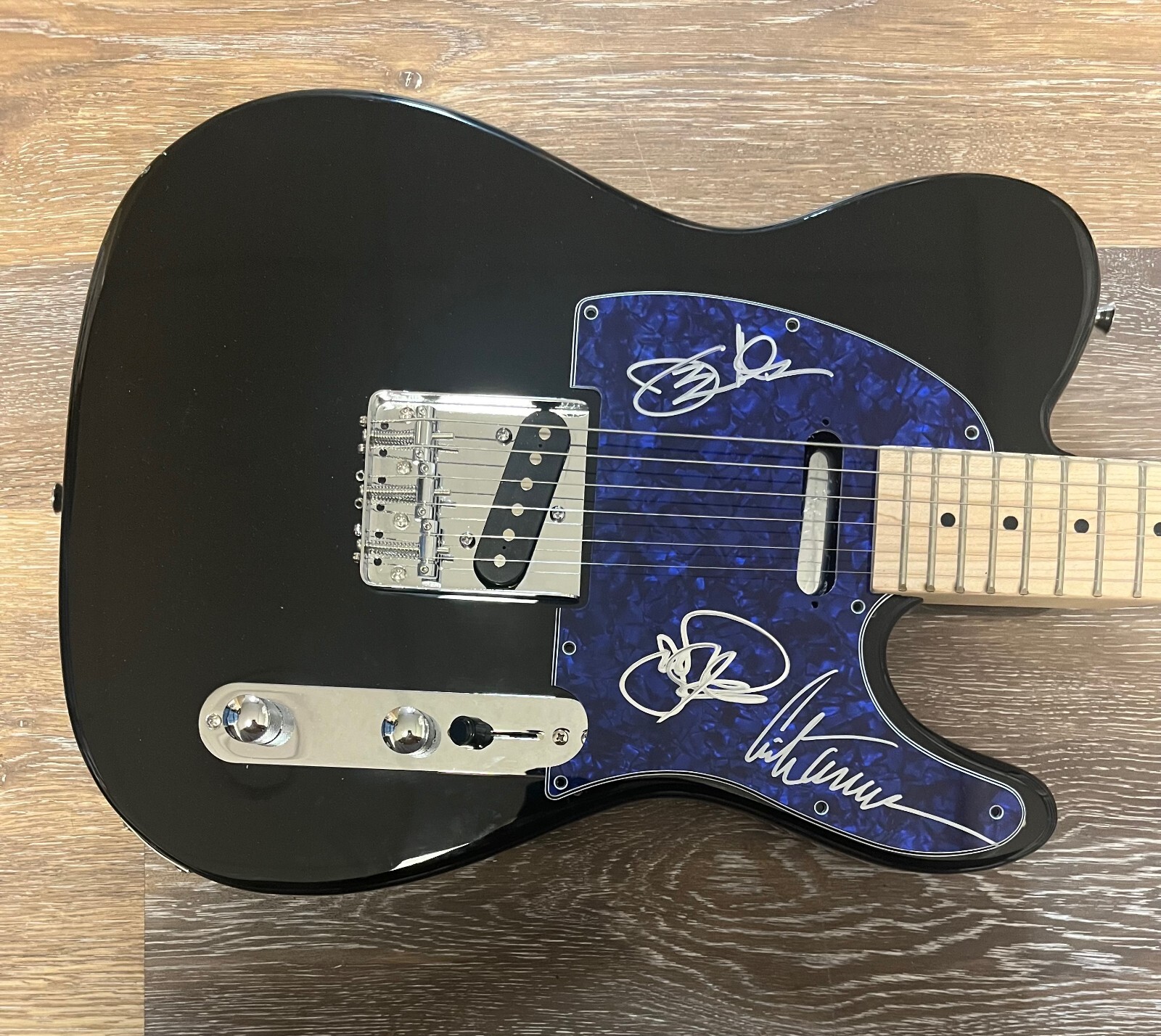 * WARRANT * signed electric guitar * ERIK TURNER, JOEY ALLEN & JERRY DIXON * 2