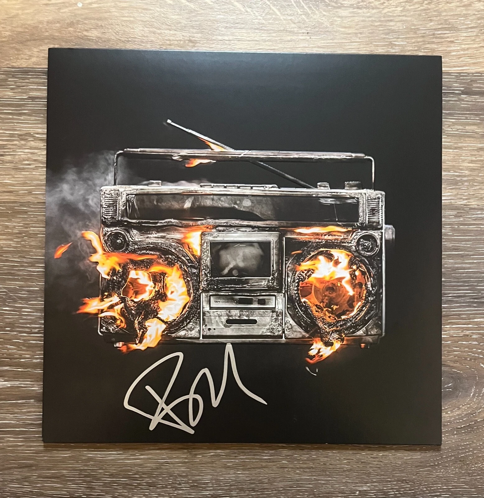 * BILLIE JOE ARMSTRONG * signed album * GREEN DAY * REVOLUTION RADIO * 1