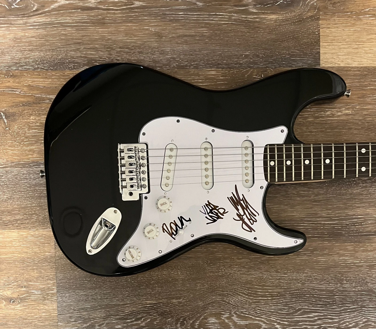 * JINJER * signed electric guitar * WALLFLOWERS * MACRO * 2