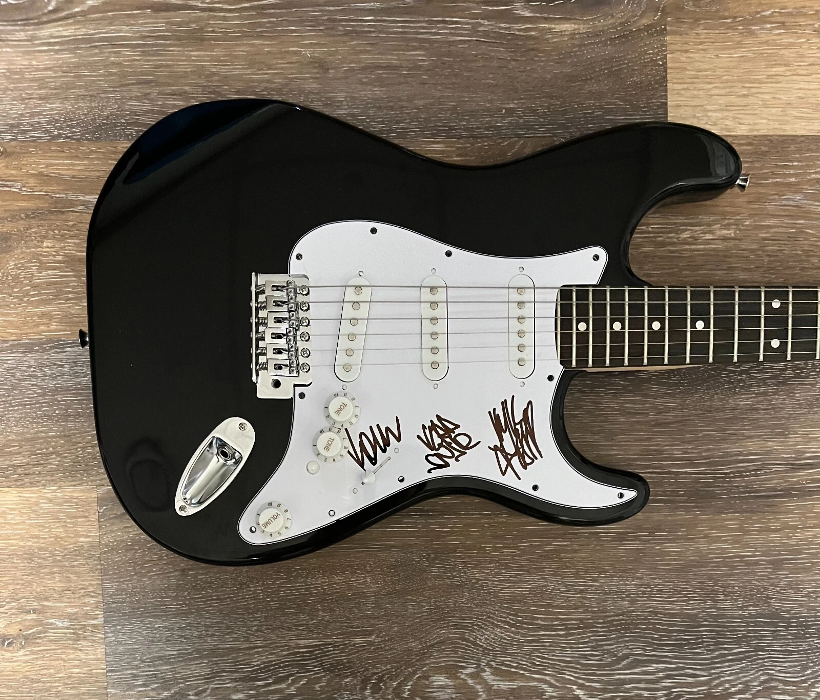 * JINJER * signed electric guitar * WALLFLOWERS * MACRO * 3