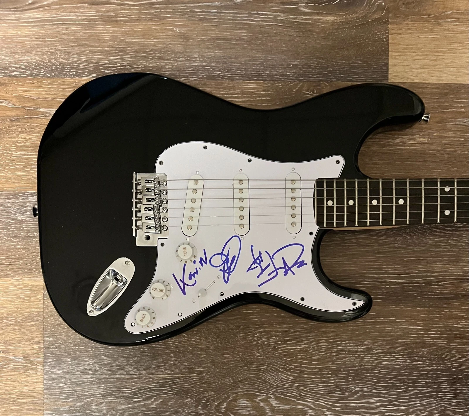 * LIT * signed electric guitar * A.JAY, JEREMY POPOFF & KEVIN BALDES * 1