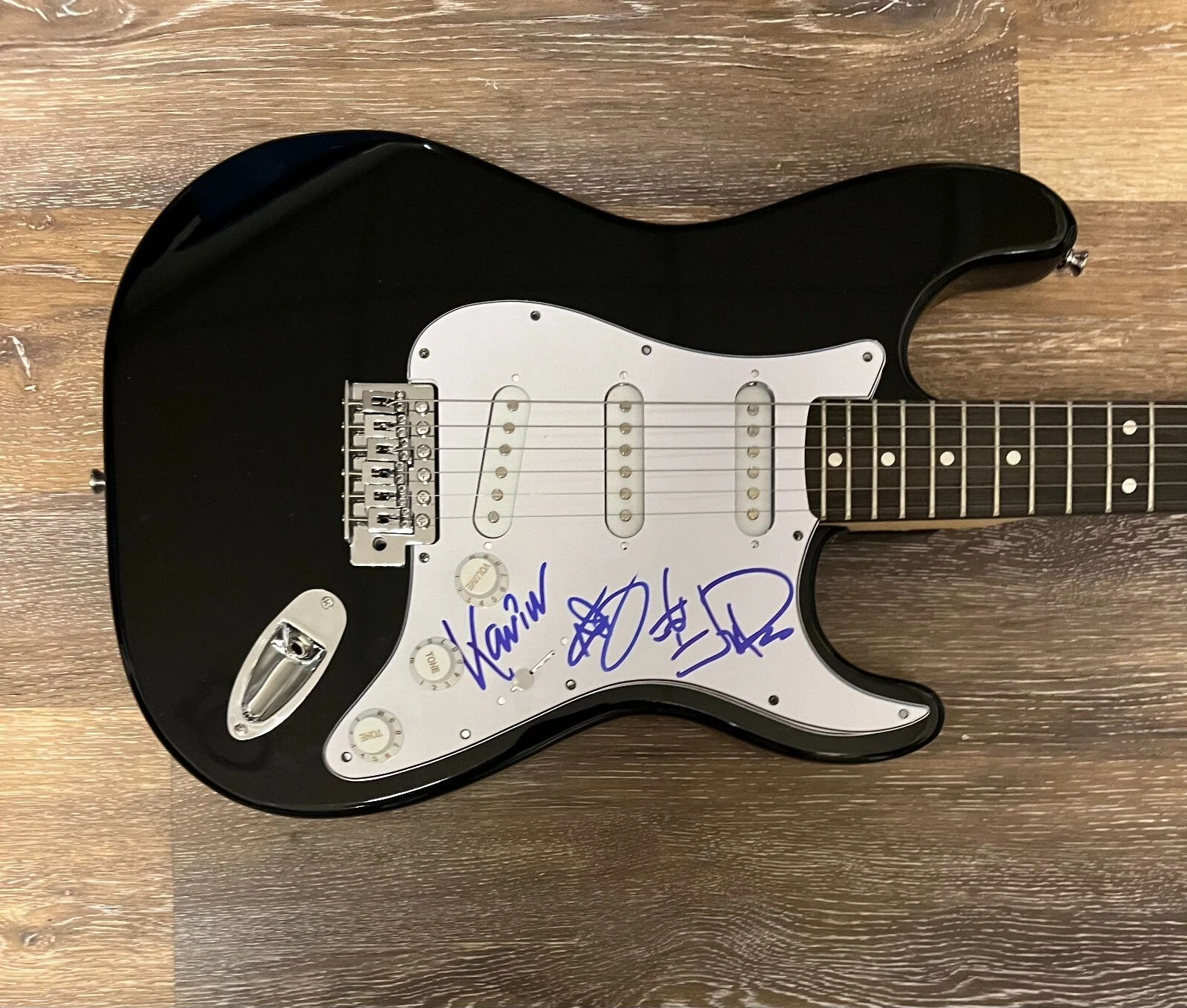 * LIT * signed electric guitar * A.JAY, JEREMY POPOFF & KEVIN BALDES * 2