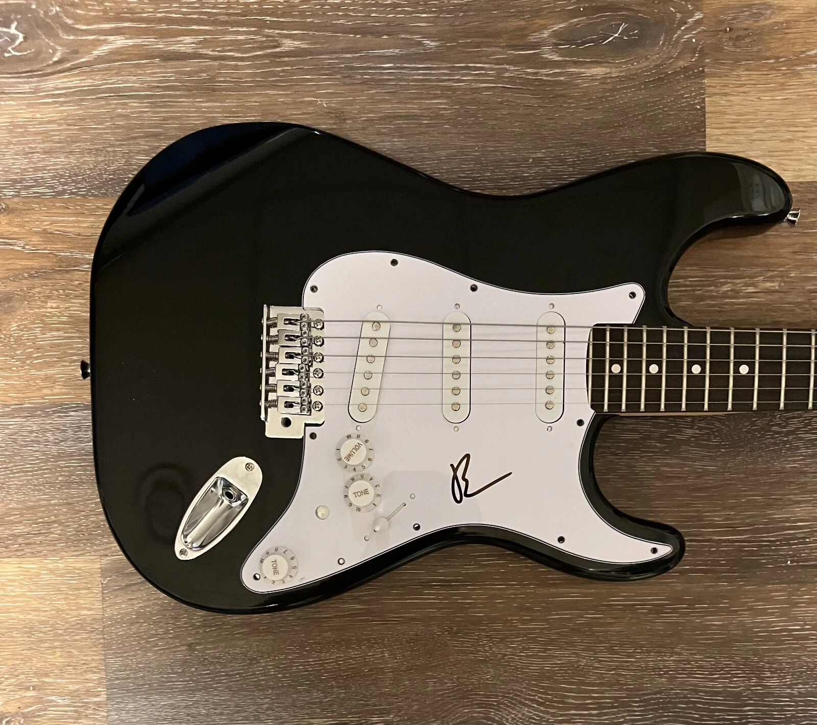 * BEN GIBBARD * SIGNED ELECTRIC GUITAR * DEATH CAB FOR CUTIE * 2 COLLECTIBLE MEMORABILIA