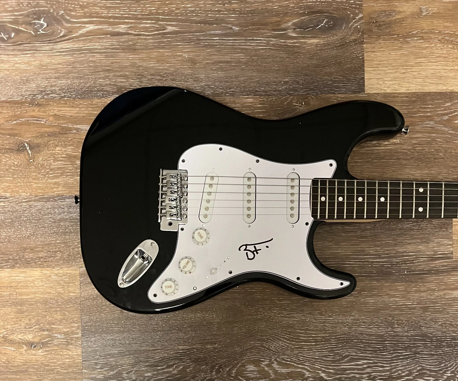 * BRANDON FLOWERS * signed electric guitar * THE KILLERS * 1