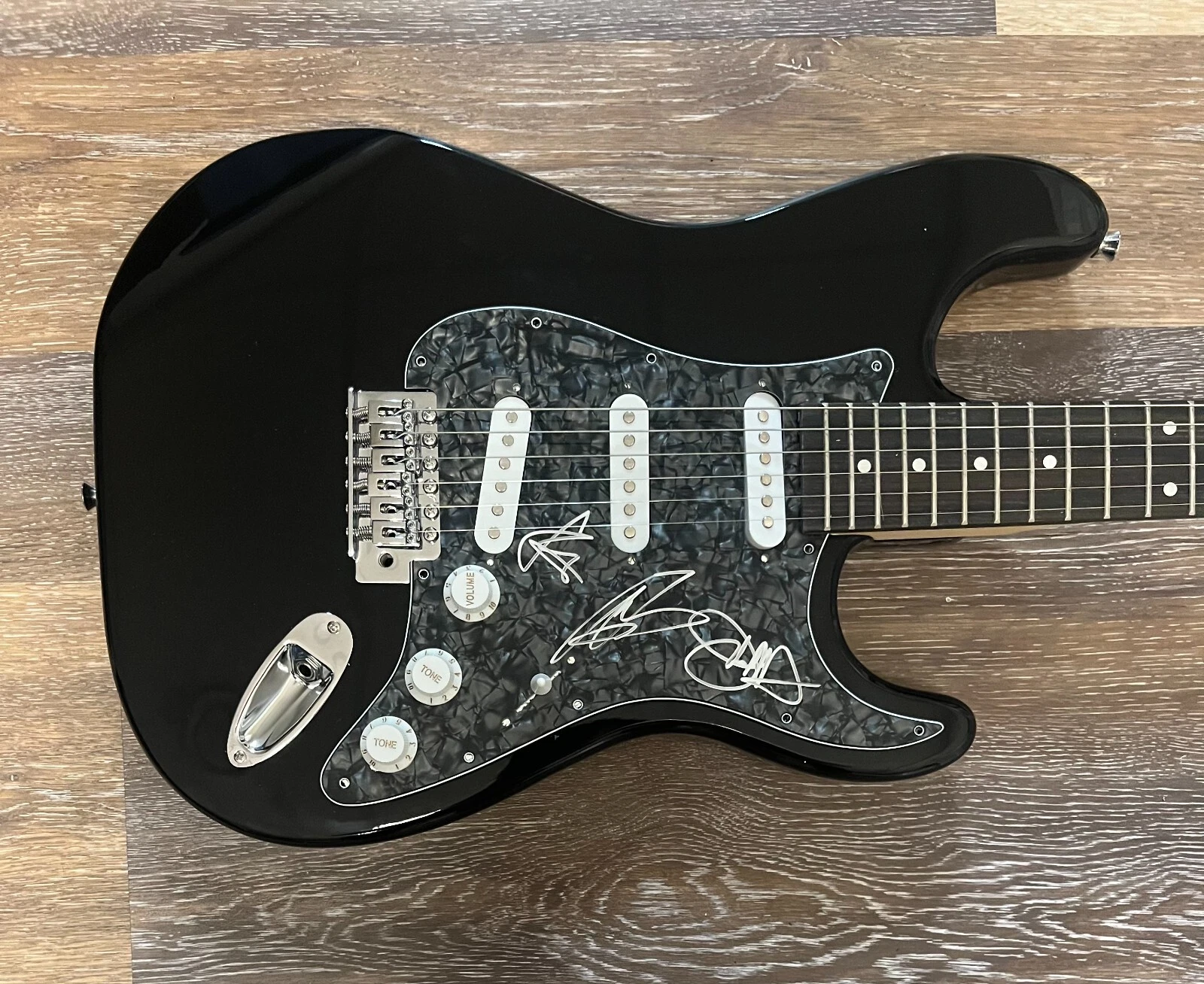 * SEETHER * signed electric guitar * SHAUN MORGAN, DALE STEWART & JOHN HUMPHREY