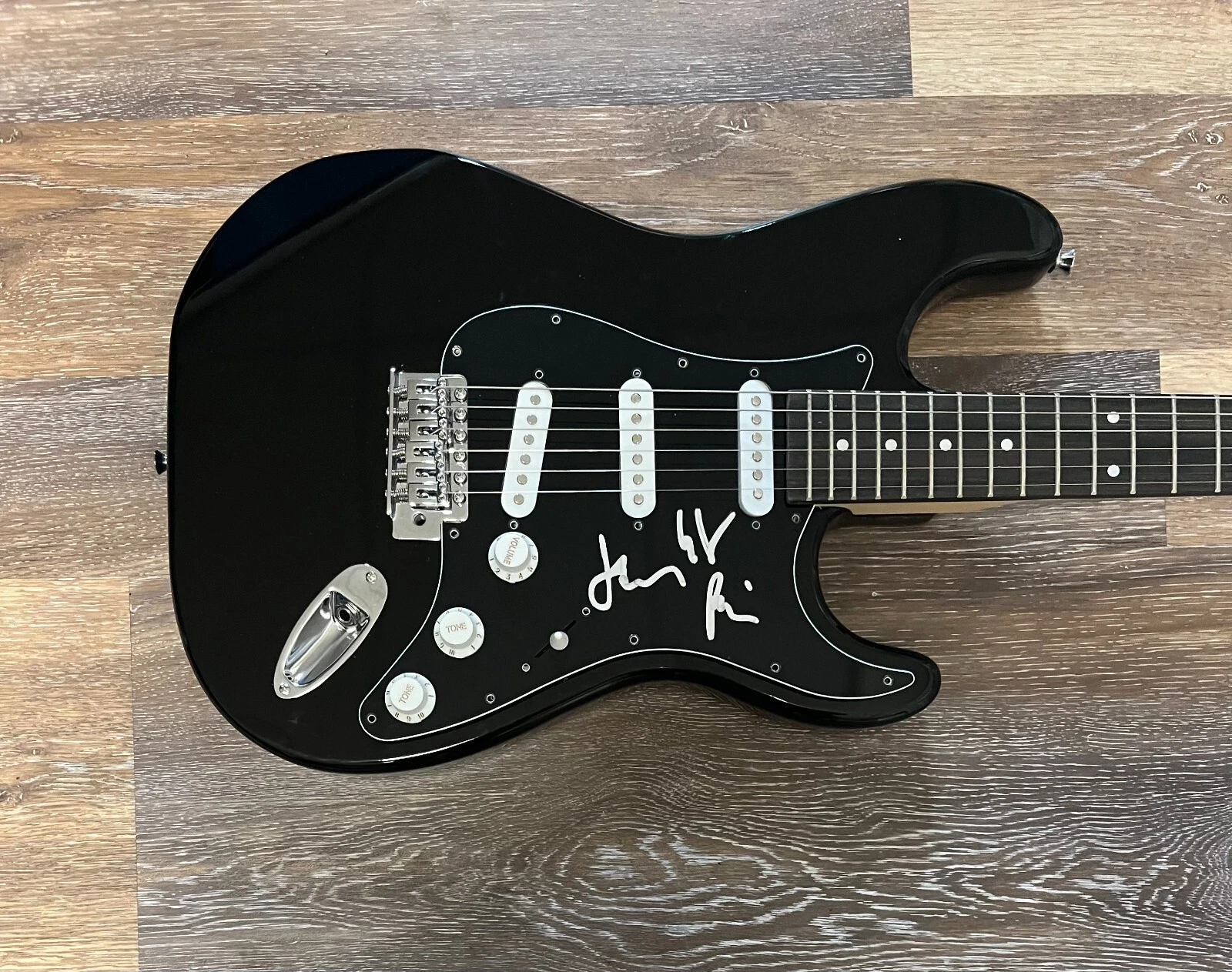 * CIGARETTES AFTER SEX * signed electric guitar * GREG GONZALEZ, JACOB & RANDY 3