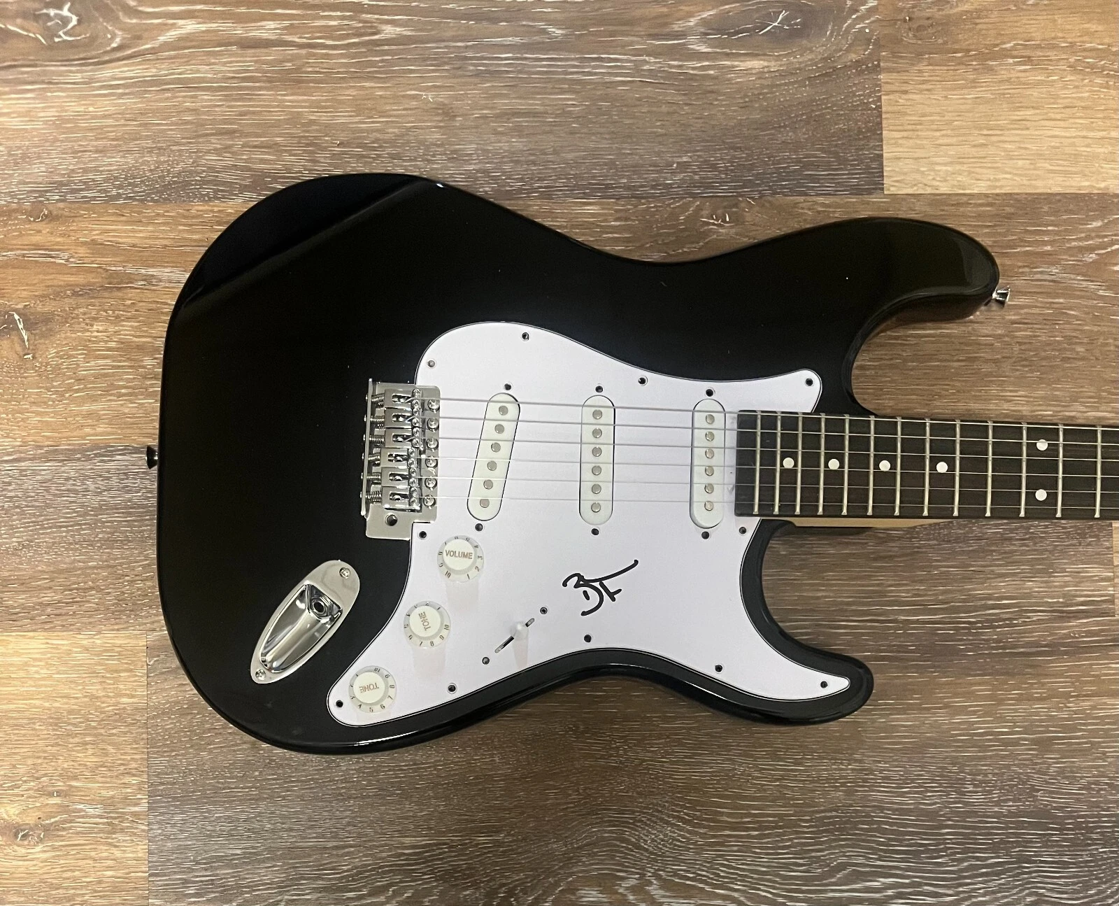 * BRANDON FLOWERS * SIGNED ELECTRIC GUITAR * THE KILLERS * 4 COLLECTIBLE MEMORABILIA