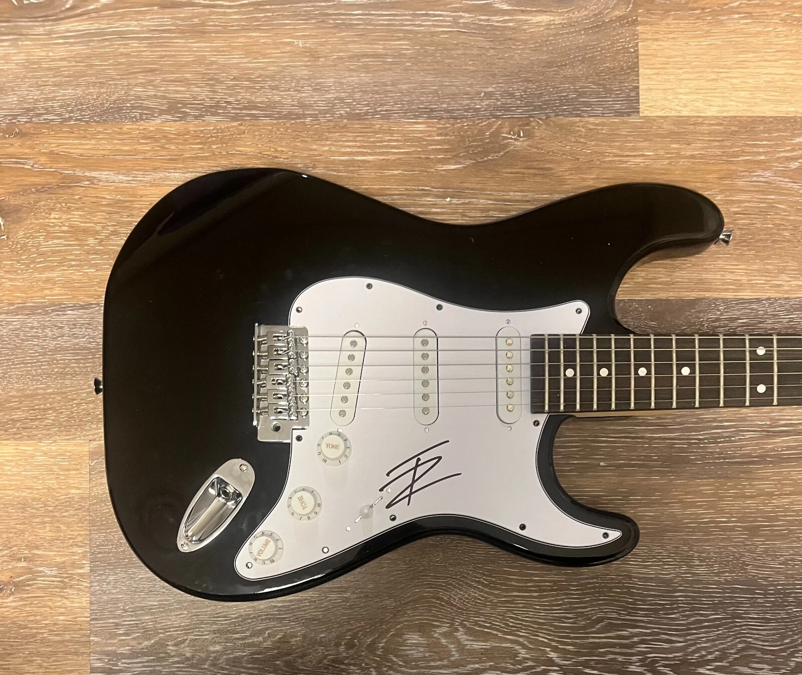 * THOMAS RHETT * signed electric guitar * IT GOES LIKE THIS * 2