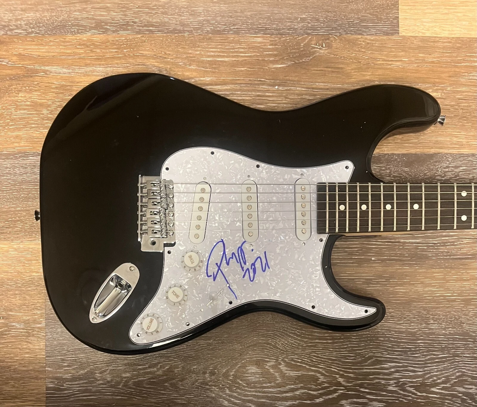 * PHIL ANSELMO * signed electric guitar * PANTERA * DOWN * 3