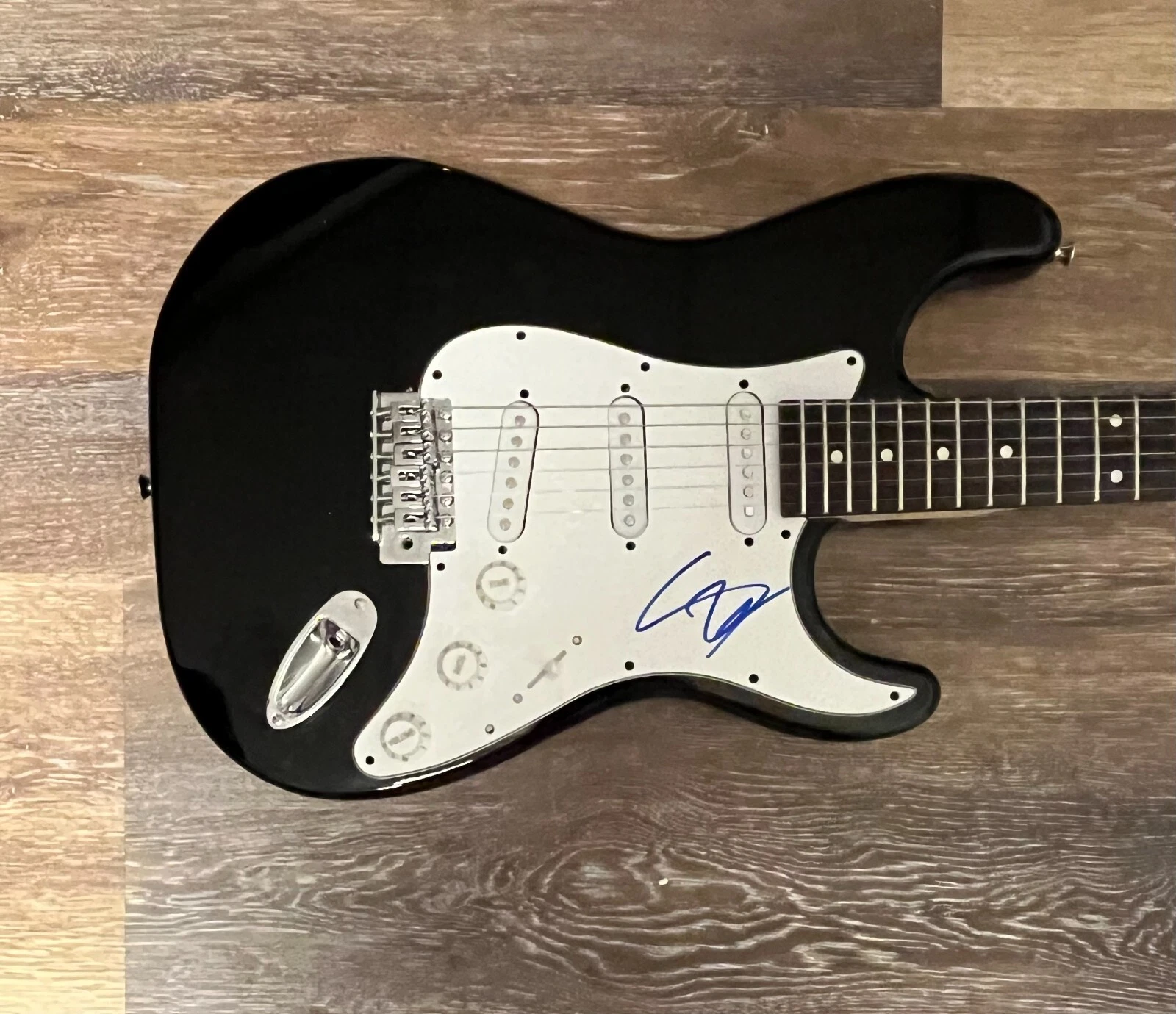 * LZZY HALE * signed electric guitar * HALESTORM * 1