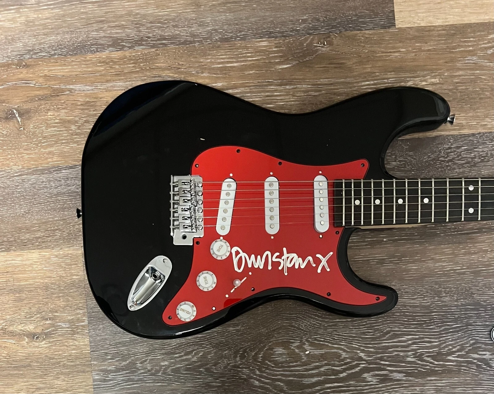 * DUNSTAN BRUCE * signed electric guitar * CHUMBAWAMBA * 3