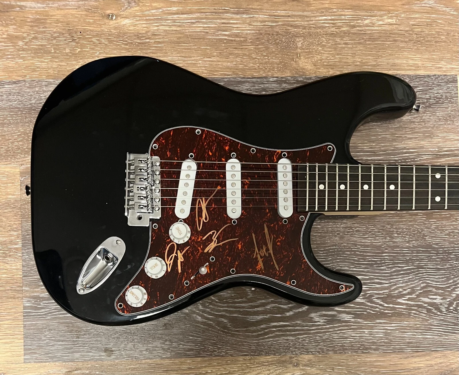 * BADFLOWER * SIGNED ELECTRIC GUITAR * JOSH KATZ, JOEY, ANTHONY & ALEX * 4 COLLECTIBLE MEMORABILIA