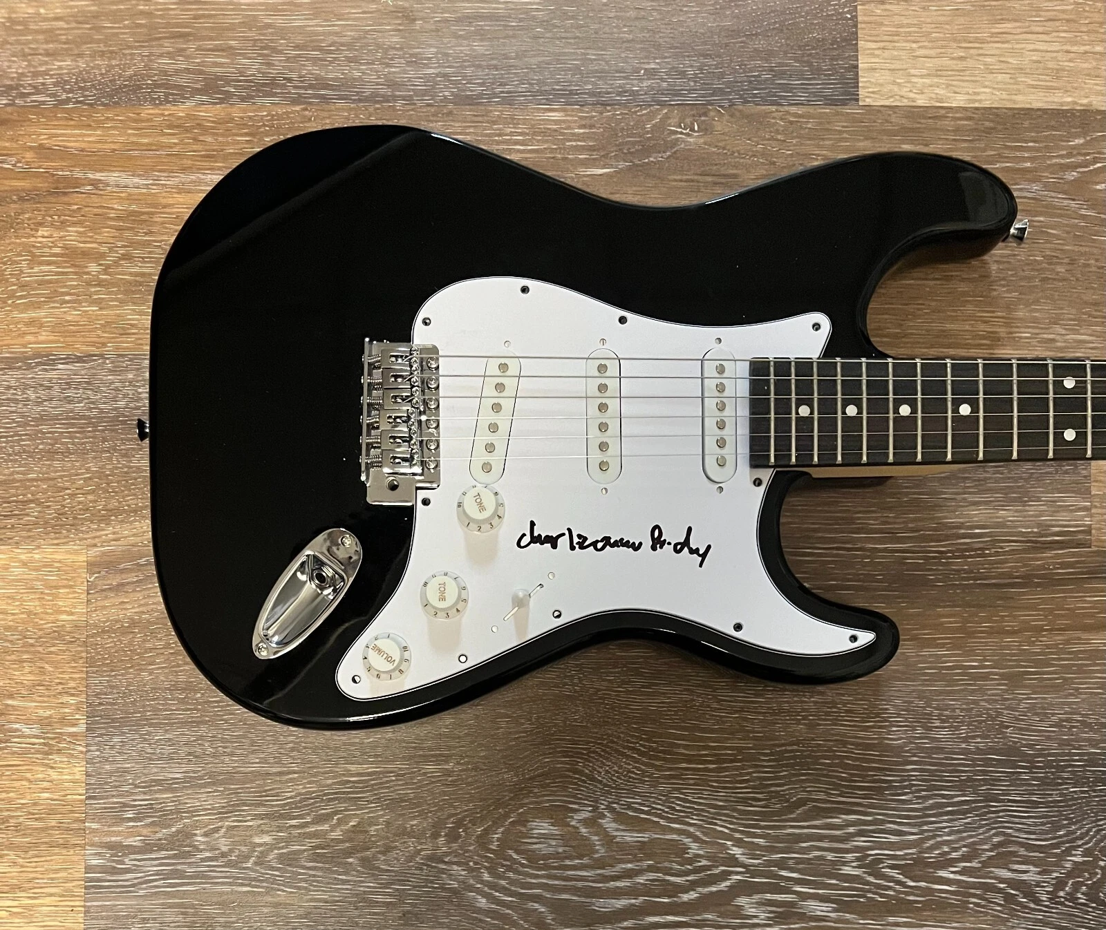 * CHARLIEONAFRIDAY * SIGNED ELECTRIC GUITAR * SAME FRIENDS * CHARLIE FINCH * 1 COLLECTIBLE MEMORABILIA