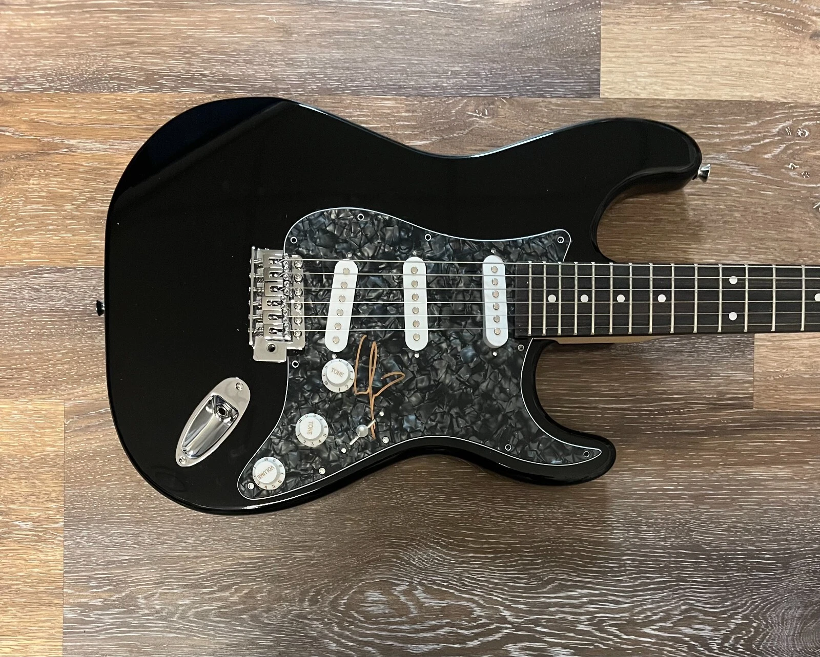 * CHRIS JERICHO * signed electric guitar * FOZZY * 2