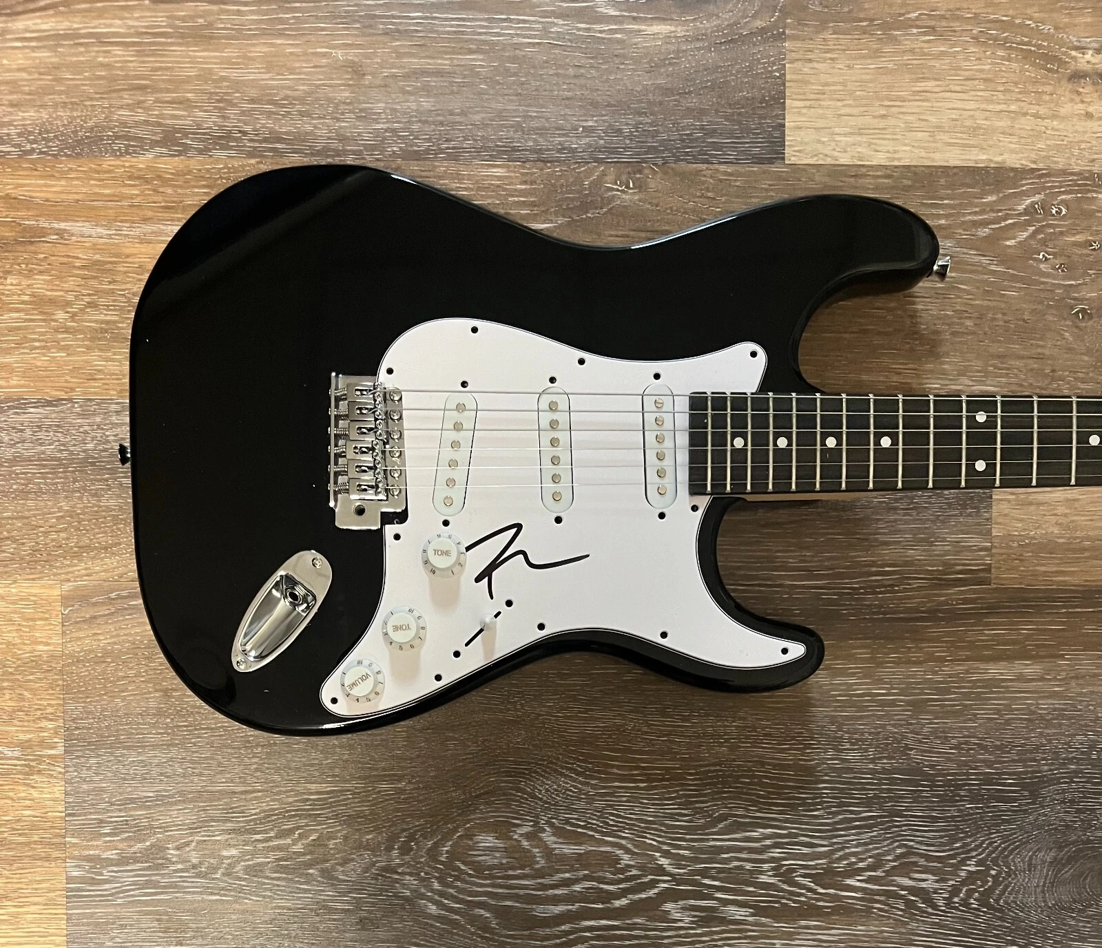 * DIERKS BENTLEY * signed electric guitar * DRUNK ON A PLANE * 2