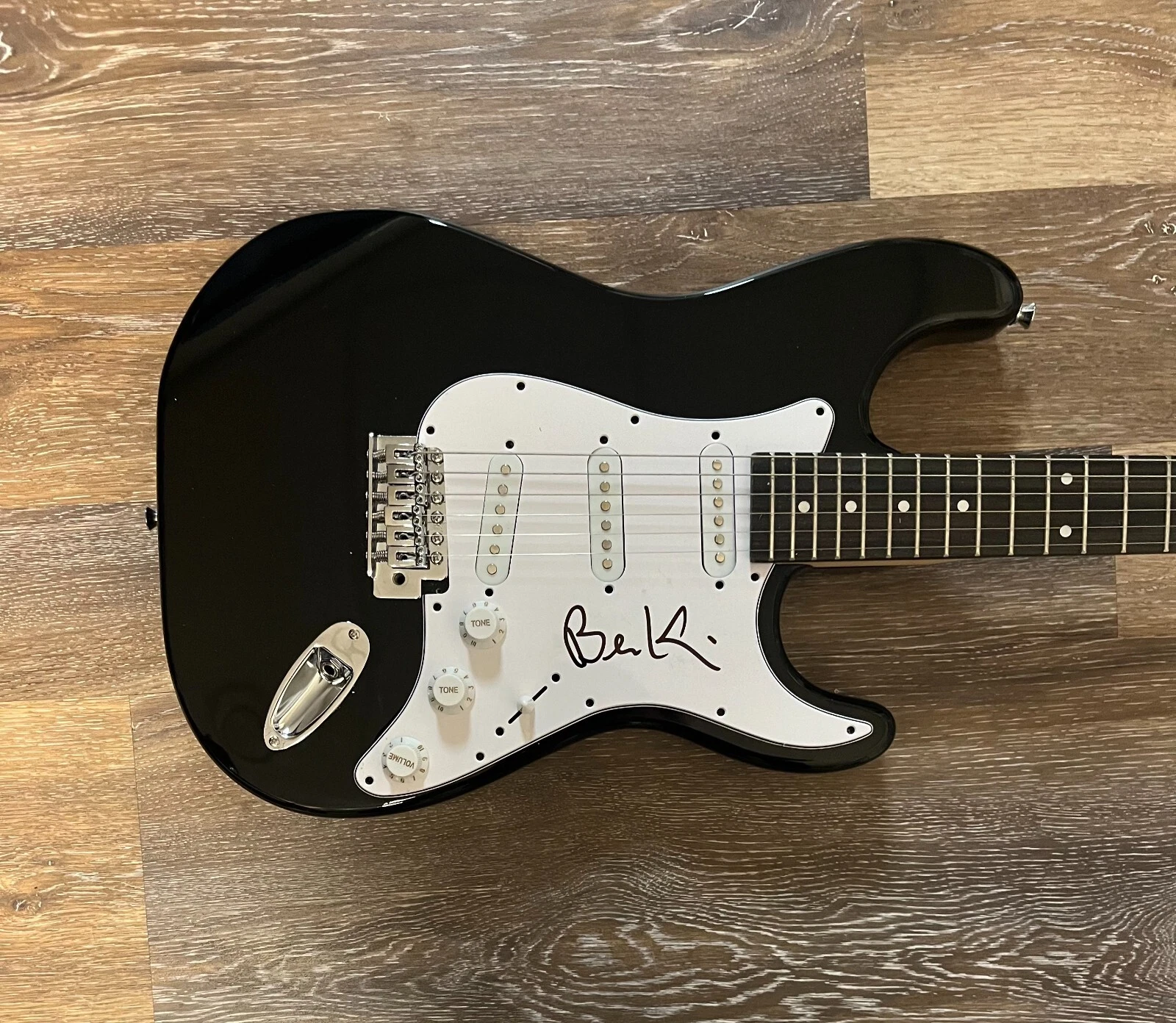 * BEN KWELLER * SIGNED ELECTRIC GUITAR * SHA SHA * 2 COLLECTIBLE MEMORABILIA