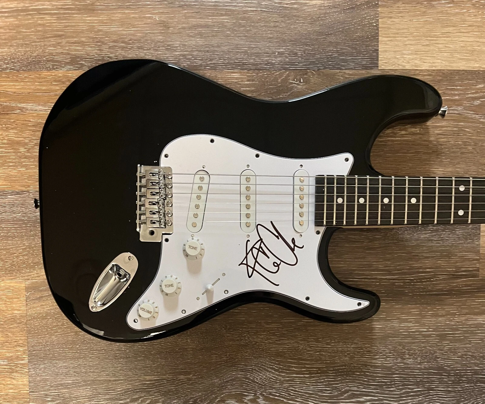 * ICE CUBE * signed electric guitar * N.W.A. * IT WAS A GOOD DAY * 1