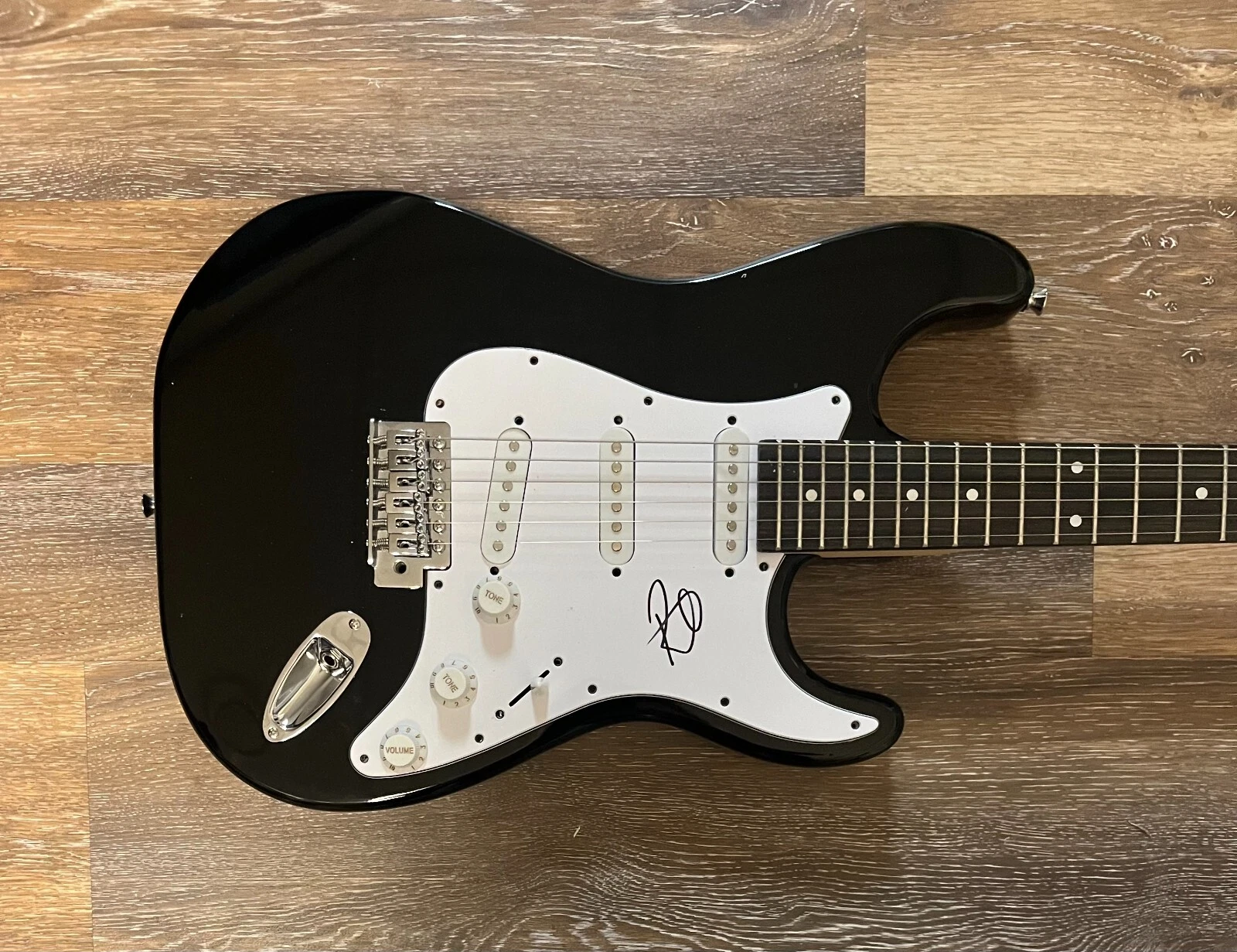 * RANDY HOUSER * signed electric guitar * HOW COUNTRY FEELS * 2