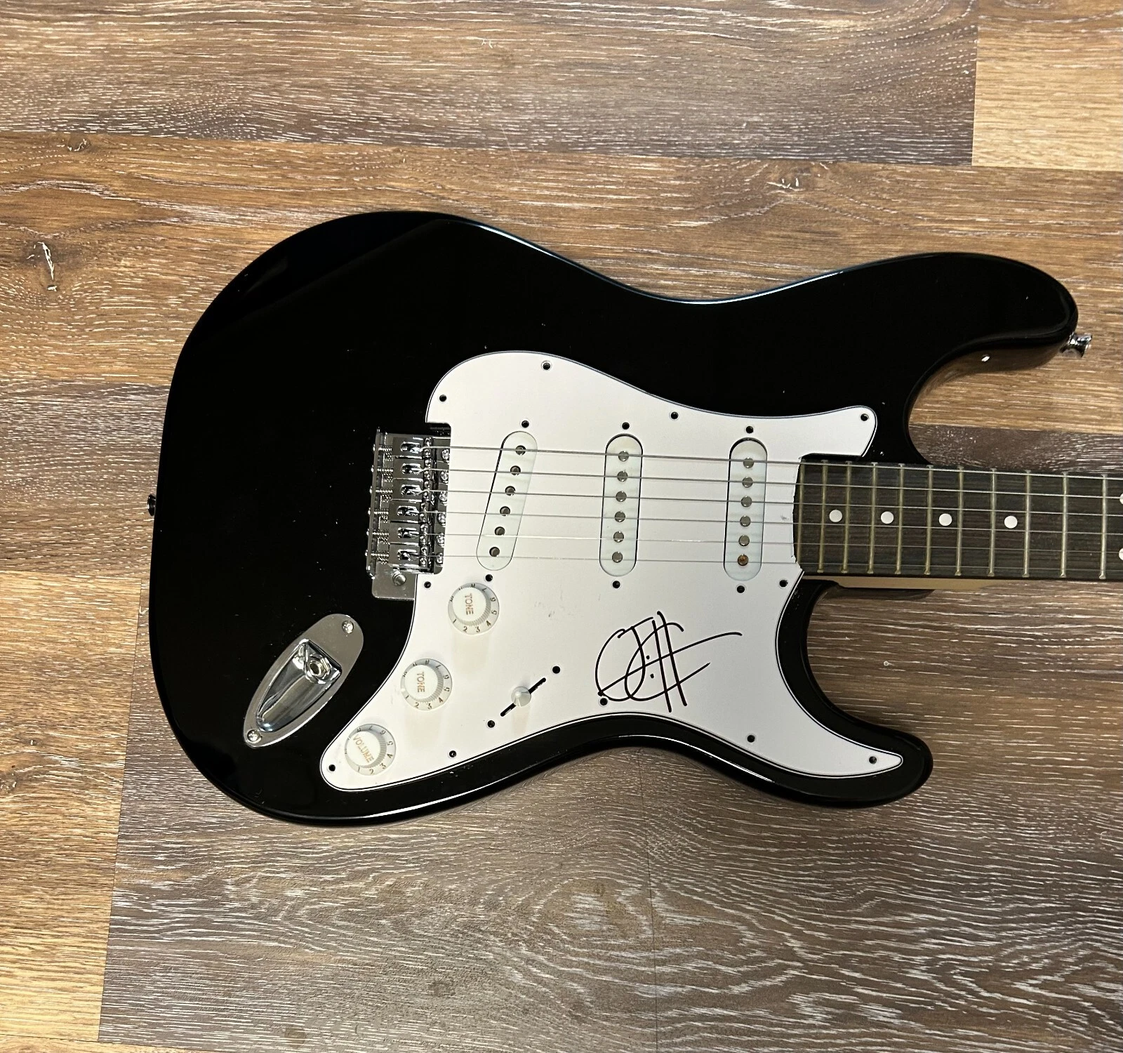* JOSH KLINGHOFFER * signed guitar * RED HOT CHILI PEPPERS * PEARL JAM * 3