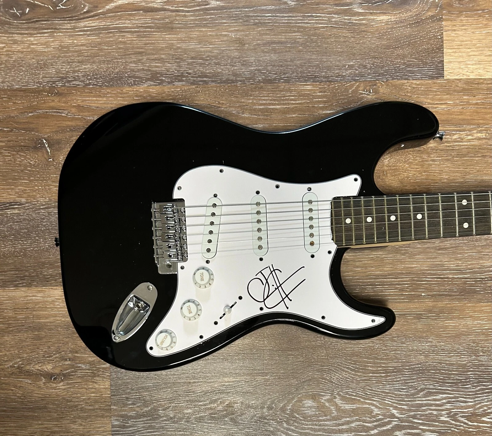 * JOSH KLINGHOFFER * signed guitar * RED HOT CHILI PEPPERS * PEARL JAM * 4