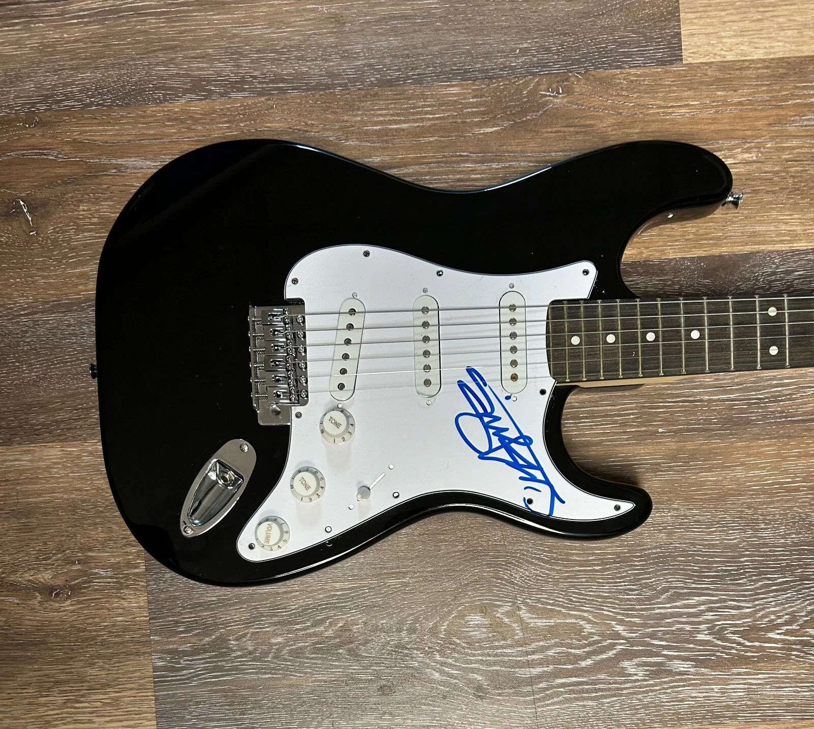 * SHIFTY SHELLSHOCK * signed electric guitar * CRAZY TOWN * SETH BINZER * 1